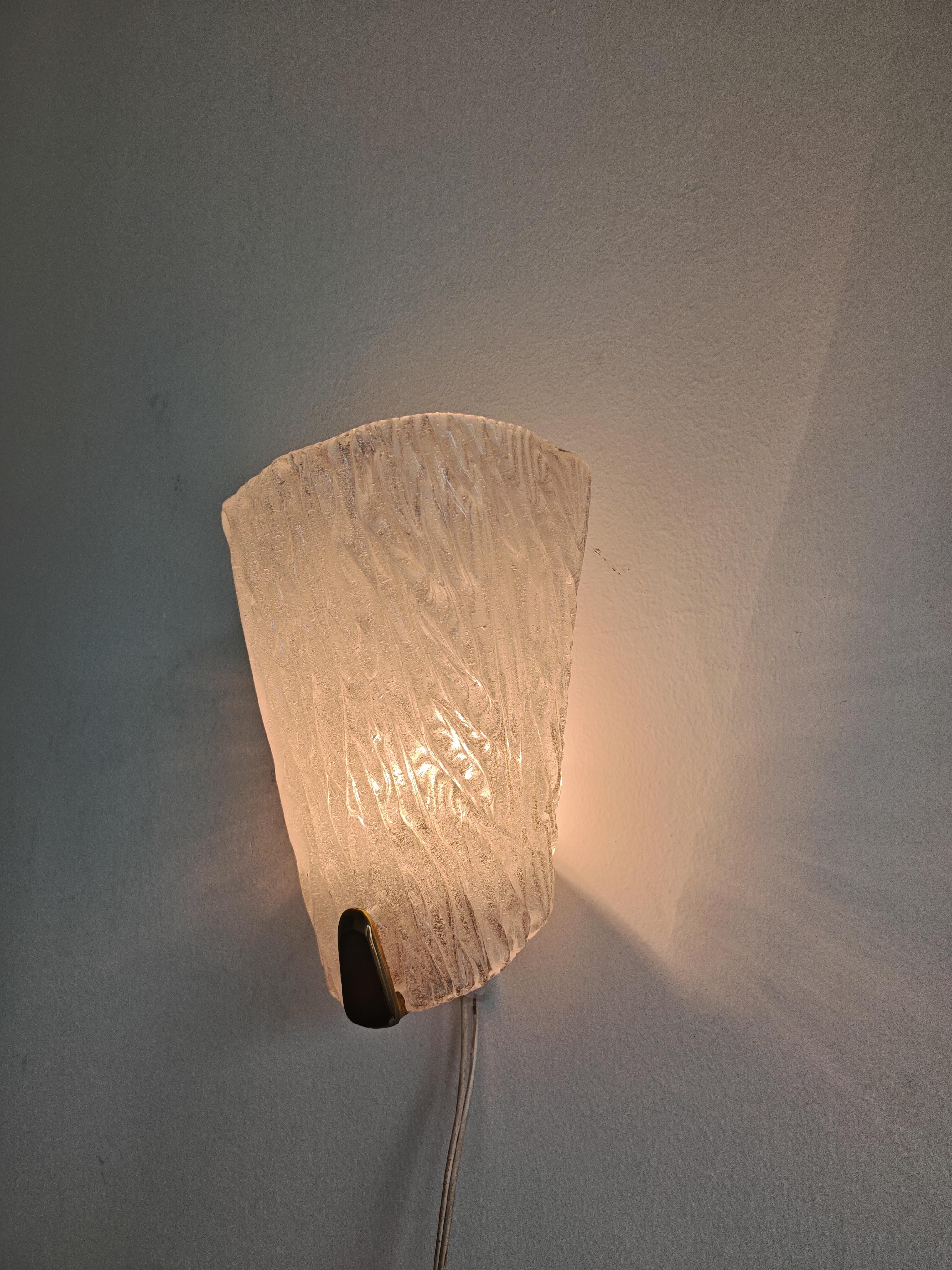 Mid-Century Modern Paire d'appliques murales ou d'appliques modernes du milieu du siècle par J.T. Kalmar, Autriche, années 1960 en vente