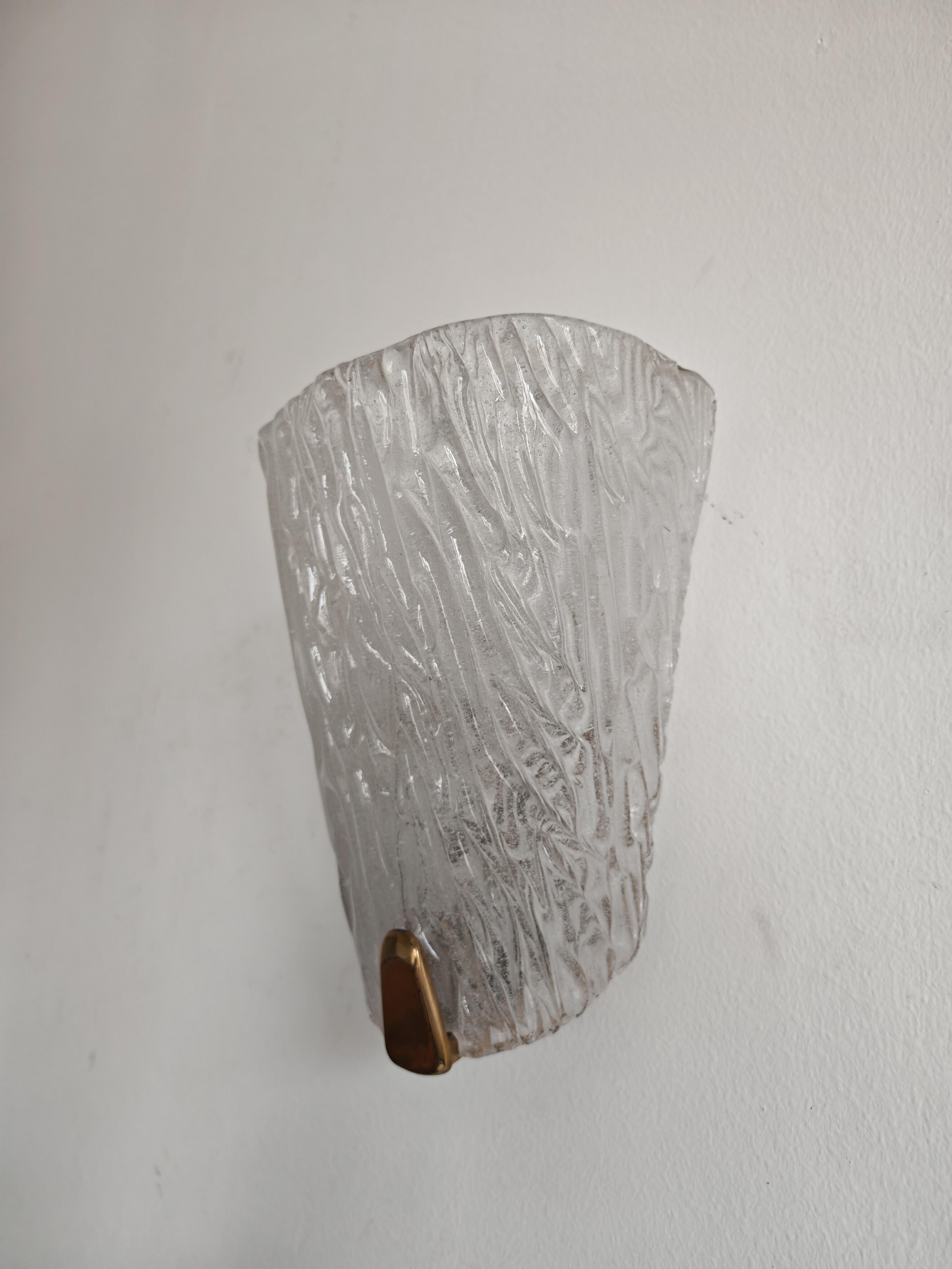 Autrichien Paire d'appliques murales ou d'appliques modernes du milieu du siècle par J.T. Kalmar, Autriche, années 1960 en vente