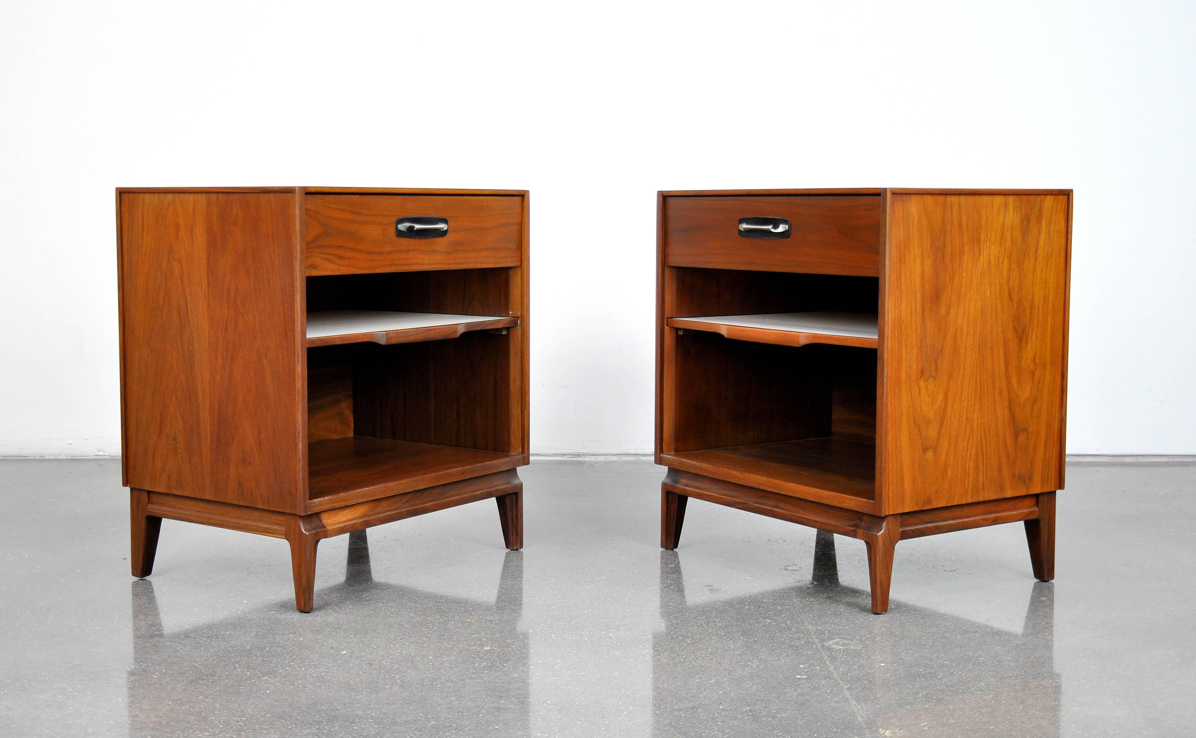 Pair of Mid-Century Modern Walnut, Black Leather and Steel Nightstands In Excellent Condition In Miami, FL