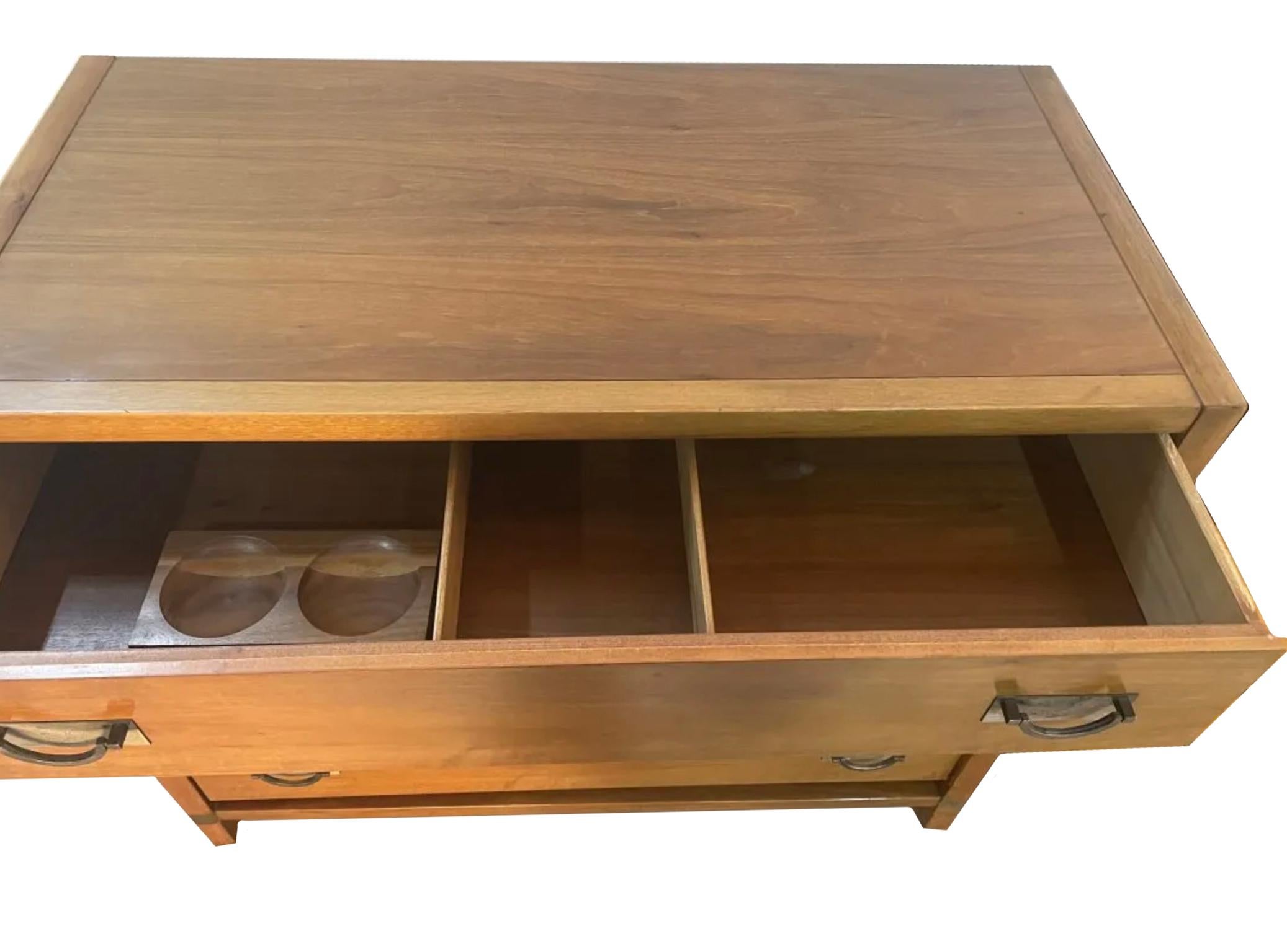 Woodwork Pair of Mid Century Modern Walnut 4 drawer Dressers with Nickel pull handles  For Sale