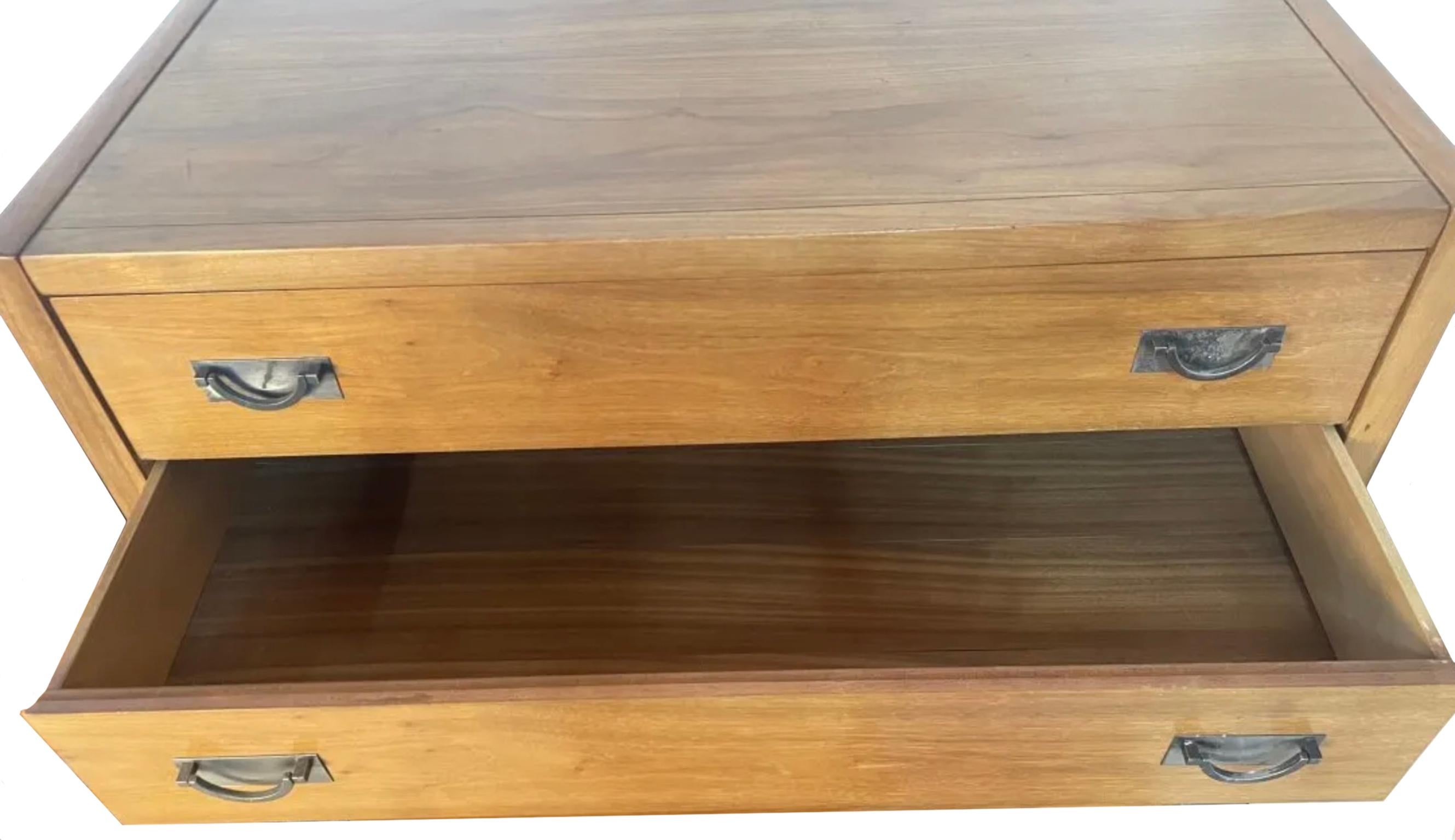 Pair of Mid Century Modern Walnut 4 drawer Dressers with Nickel pull handles  In Good Condition For Sale In BROOKLYN, NY
