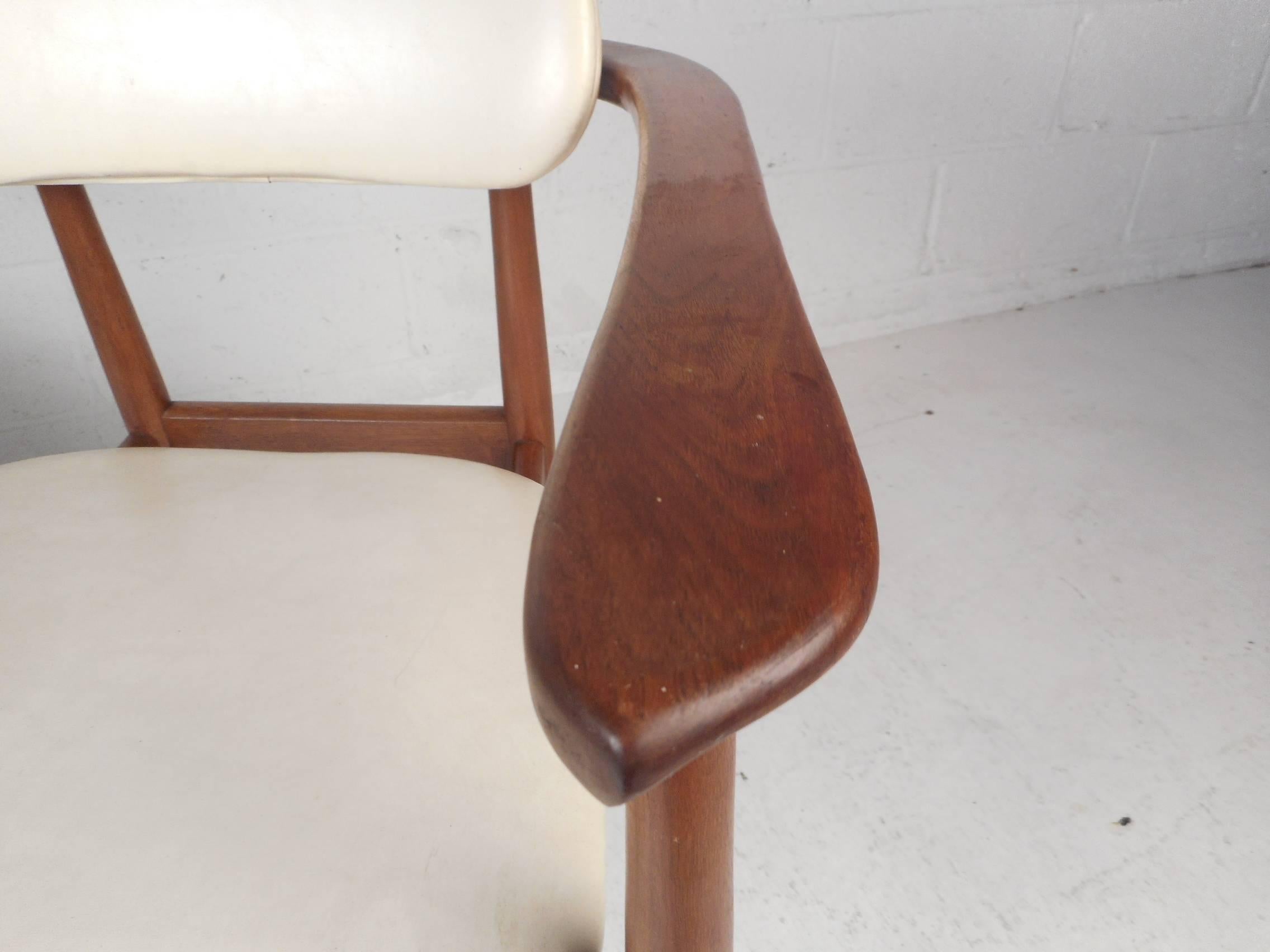 Pair of Mid-Century Modern Walnut Armchairs For Sale 5
