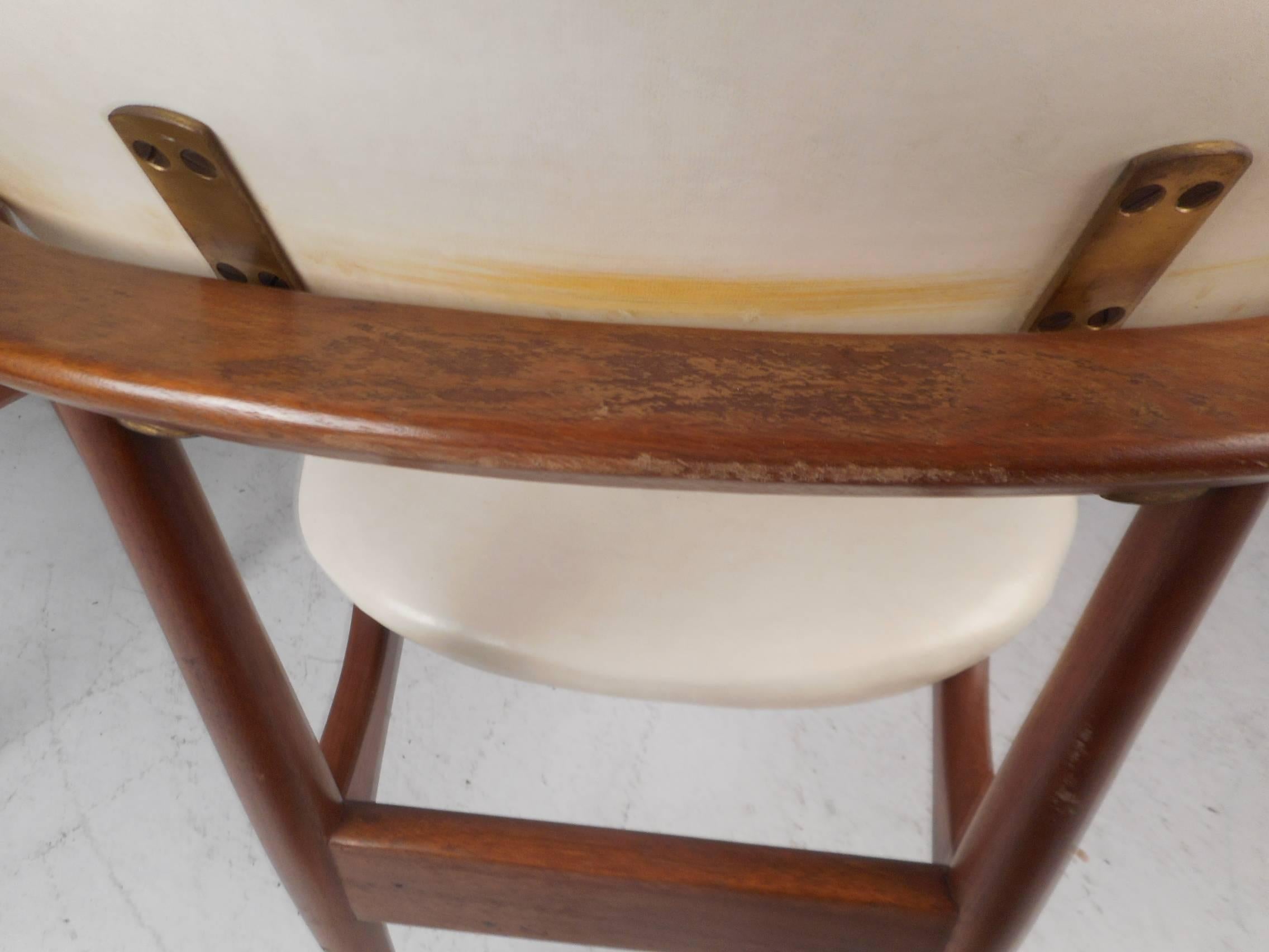 Pair of Mid-Century Modern Walnut Armchairs For Sale 6