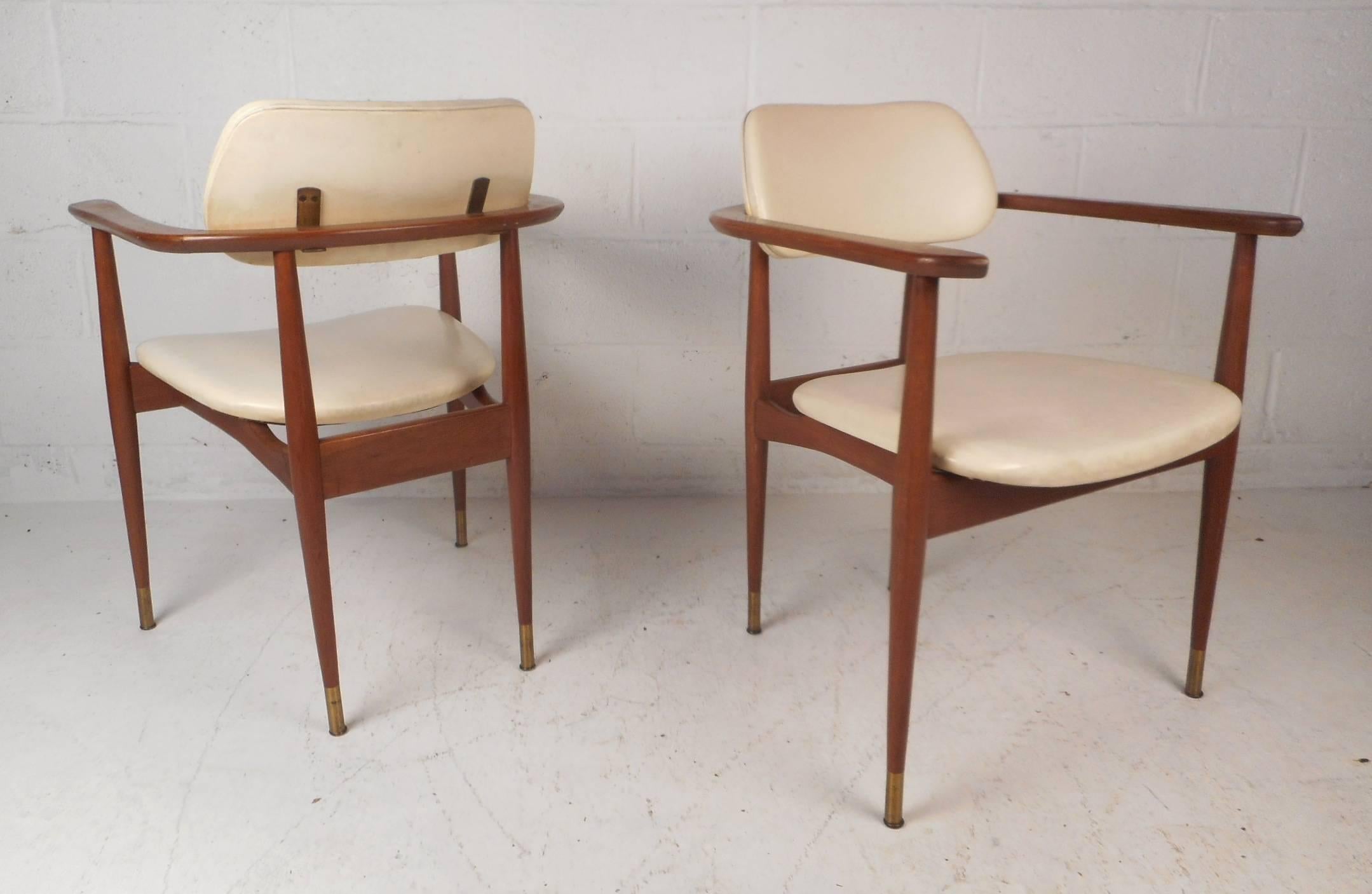 Pair of Mid-Century Modern Walnut Armchairs For Sale 2
