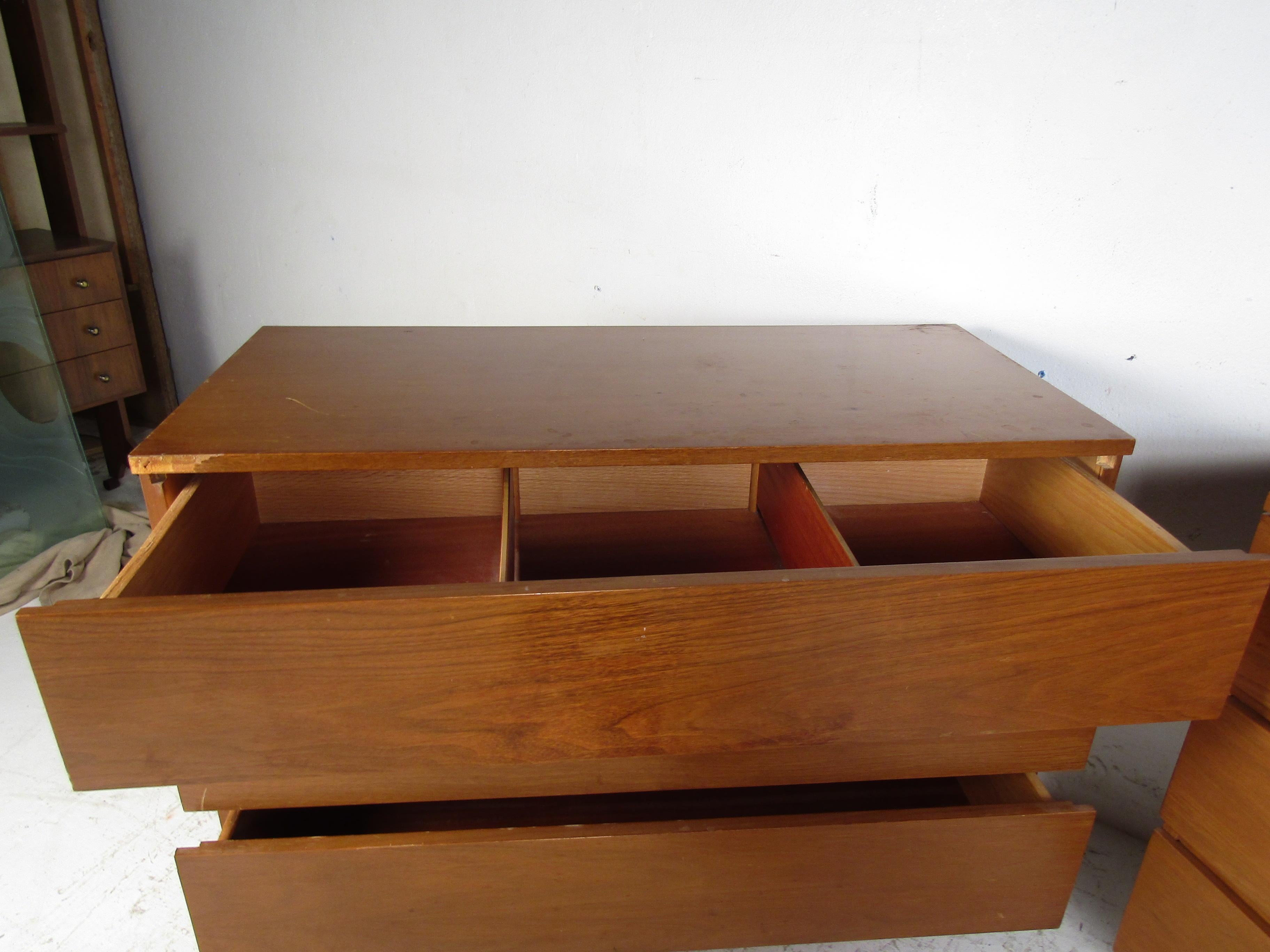 Pair of Mid-Century Modern Walnut Chests For Sale 7
