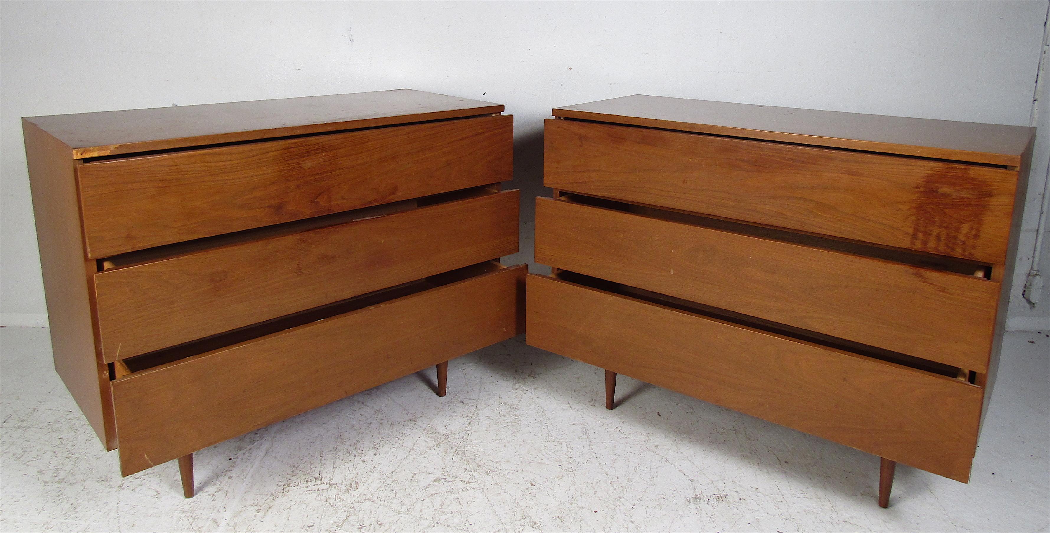 Late 20th Century Pair of Mid-Century Modern Walnut Chests For Sale