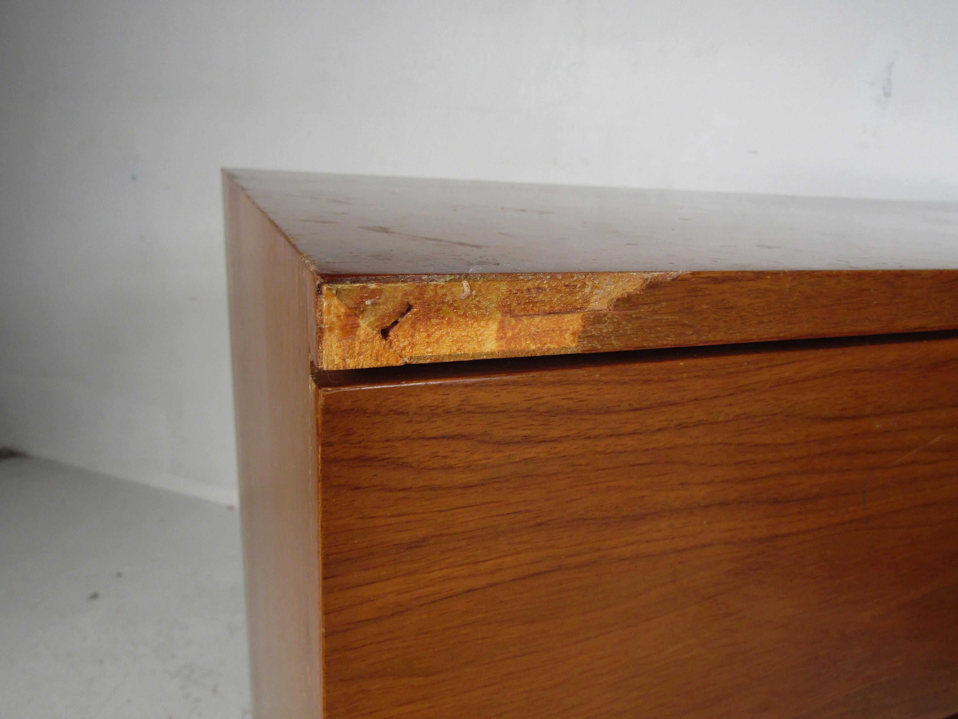 Pair of Mid-Century Modern Walnut Chests For Sale 1