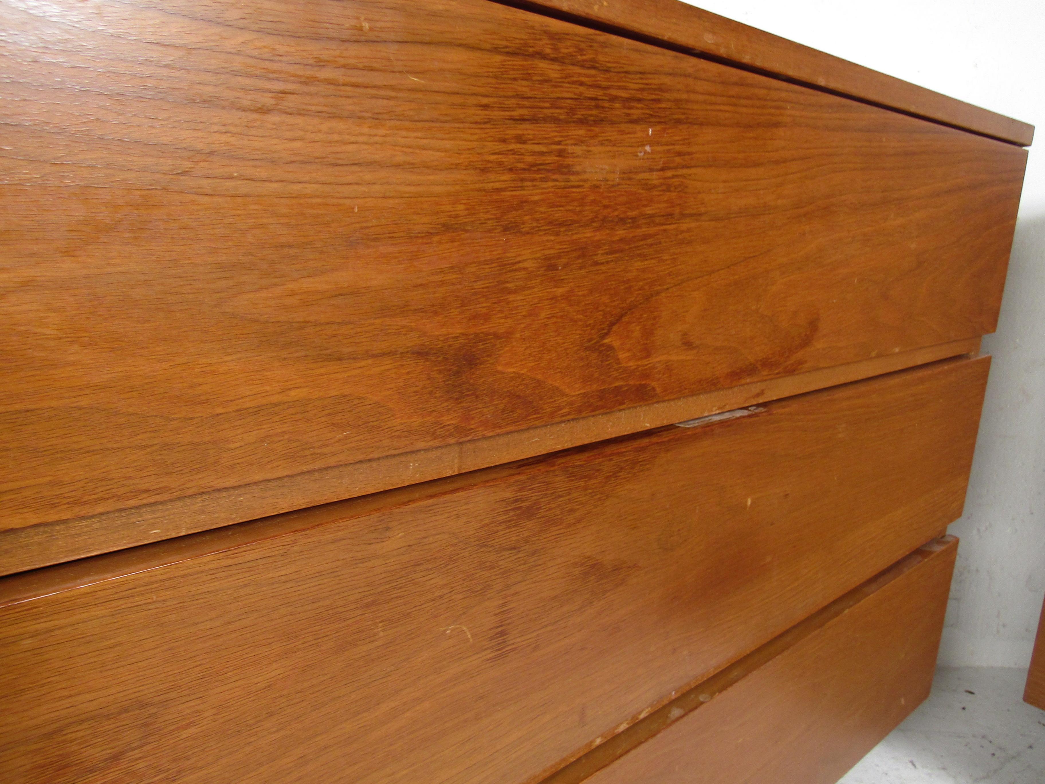 Pair of Mid-Century Modern Walnut Chests For Sale 3