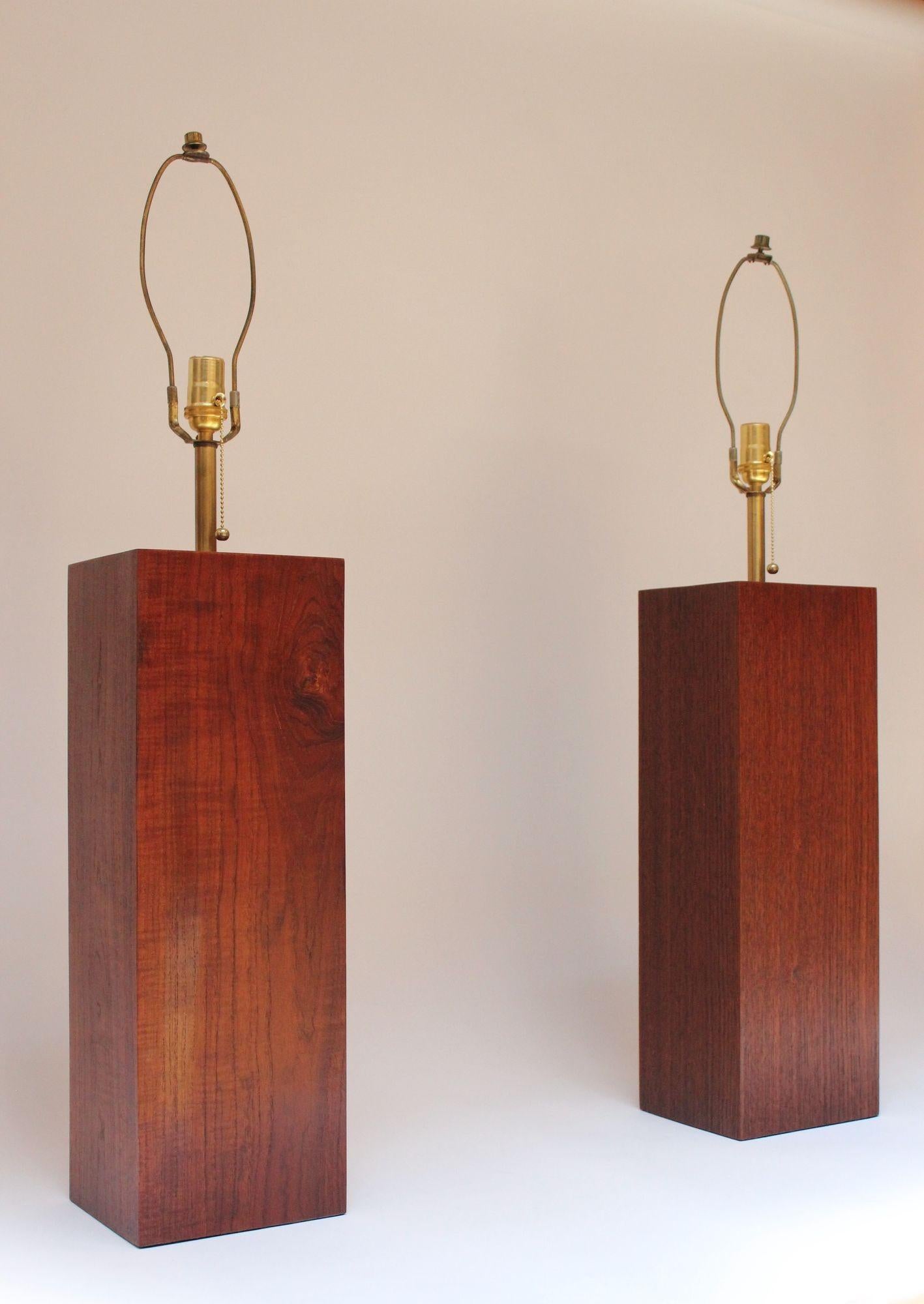 Mid-Century Modern Pair of Mid Century Modern Walnut Column Block-Form Table Lamps For Sale