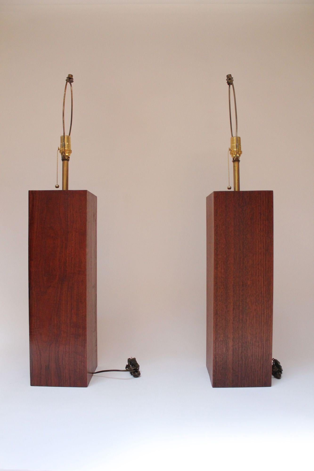 Mid-20th Century Pair of Mid Century Modern Walnut Column Block-Form Table Lamps For Sale