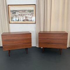 Paire de commodes en noyer modernes du milieu du siècle par Mel Smilow