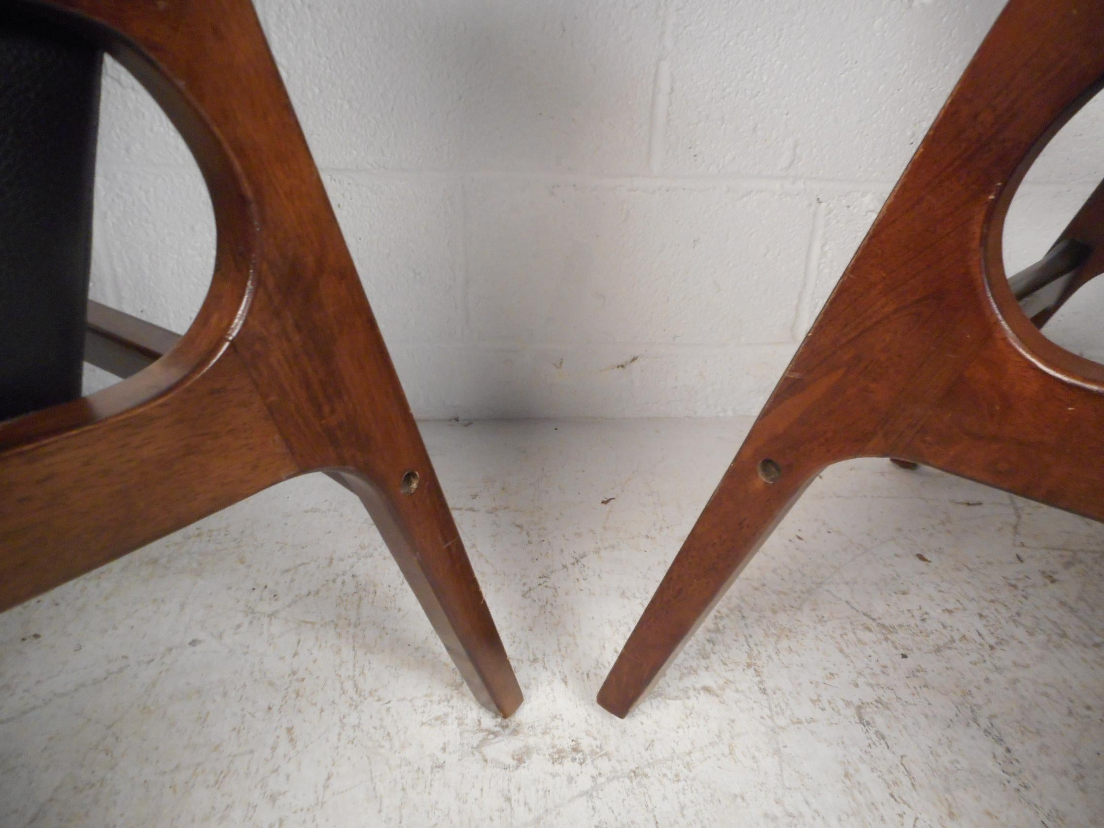 Pair of Mid-Century Modern Walnut Lounge Chairs 3