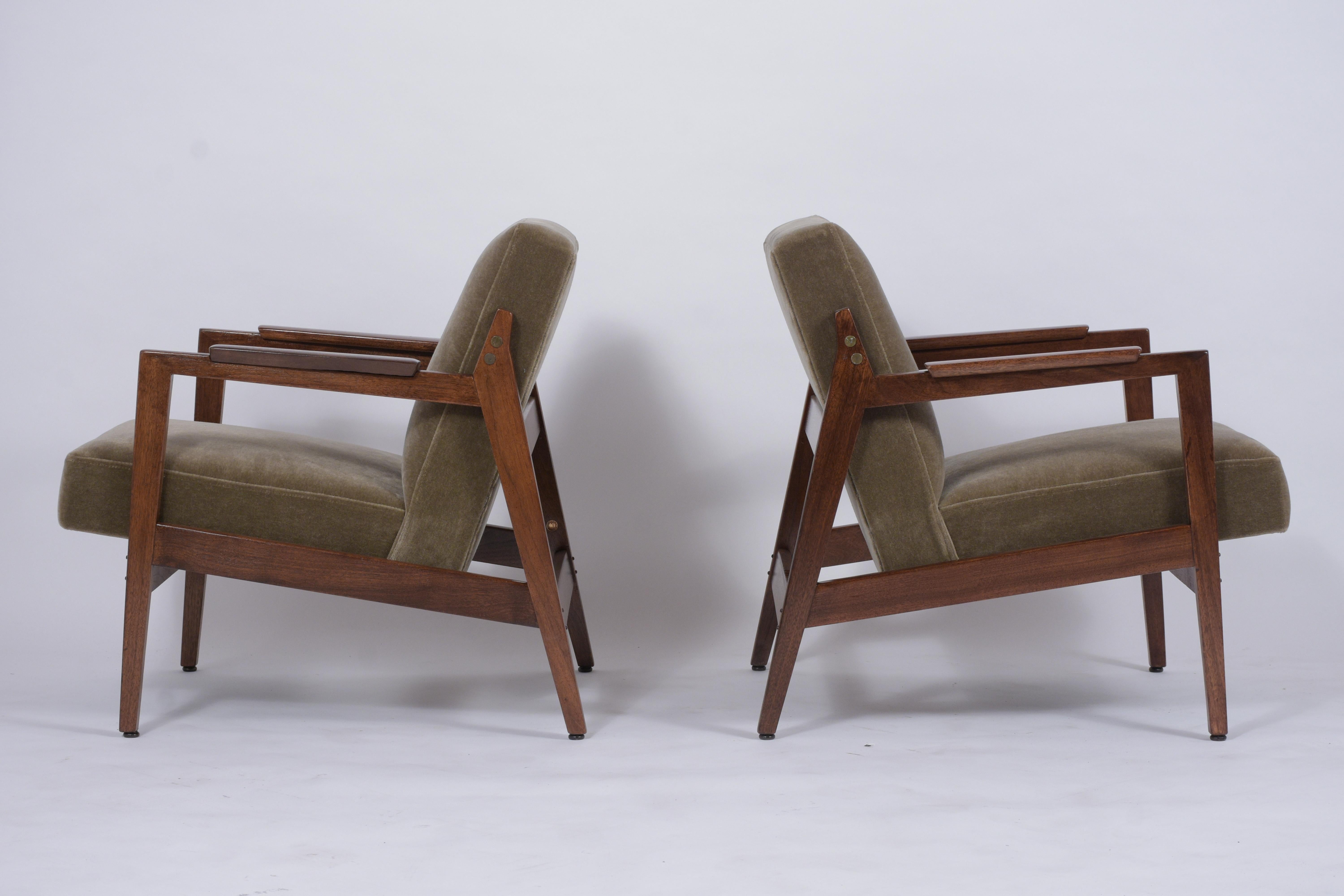 1960's Pair of Mid-Century Modern Walnut Lounge Chairs 3