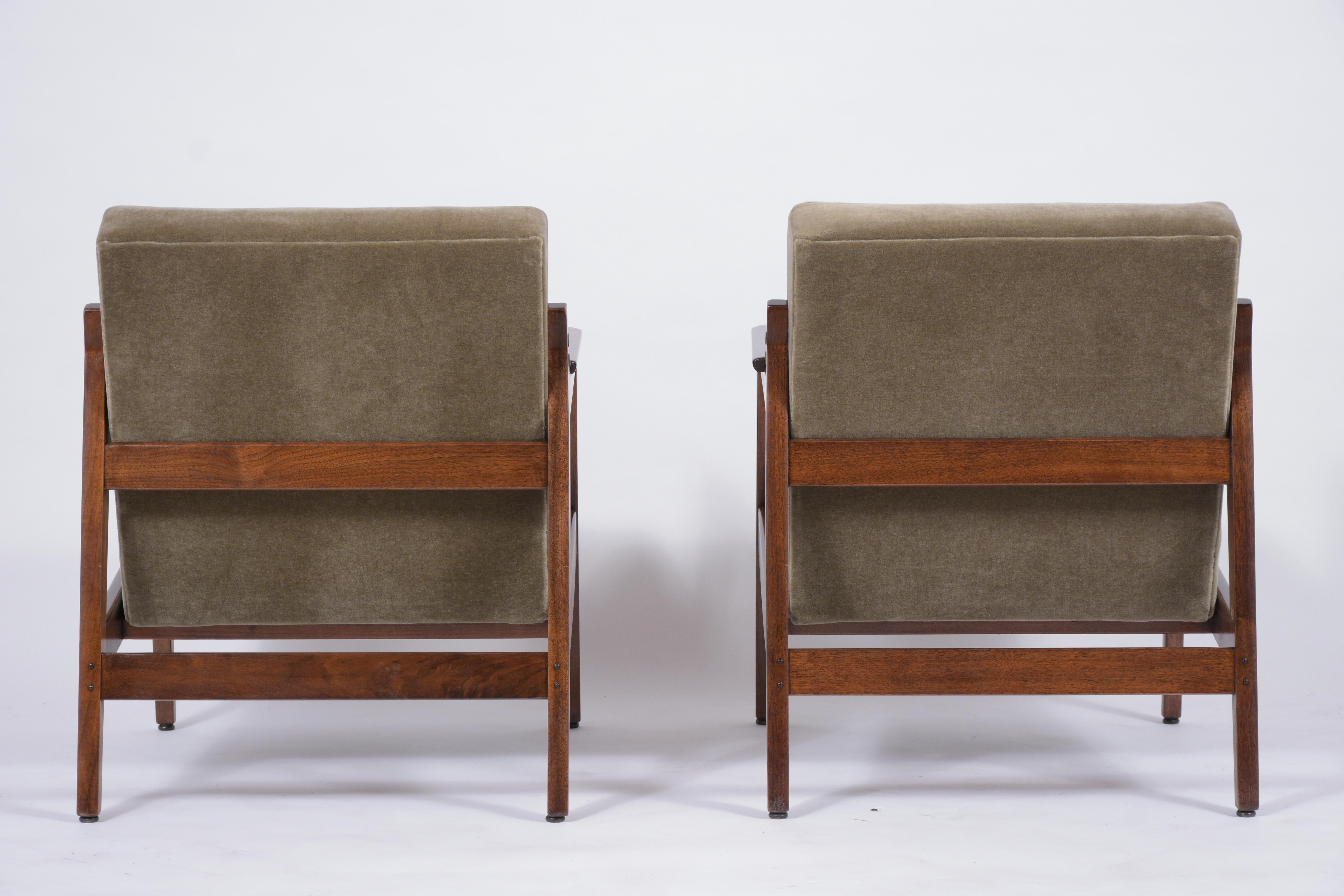 1960's Pair of Mid-Century Modern Walnut Lounge Chairs 5