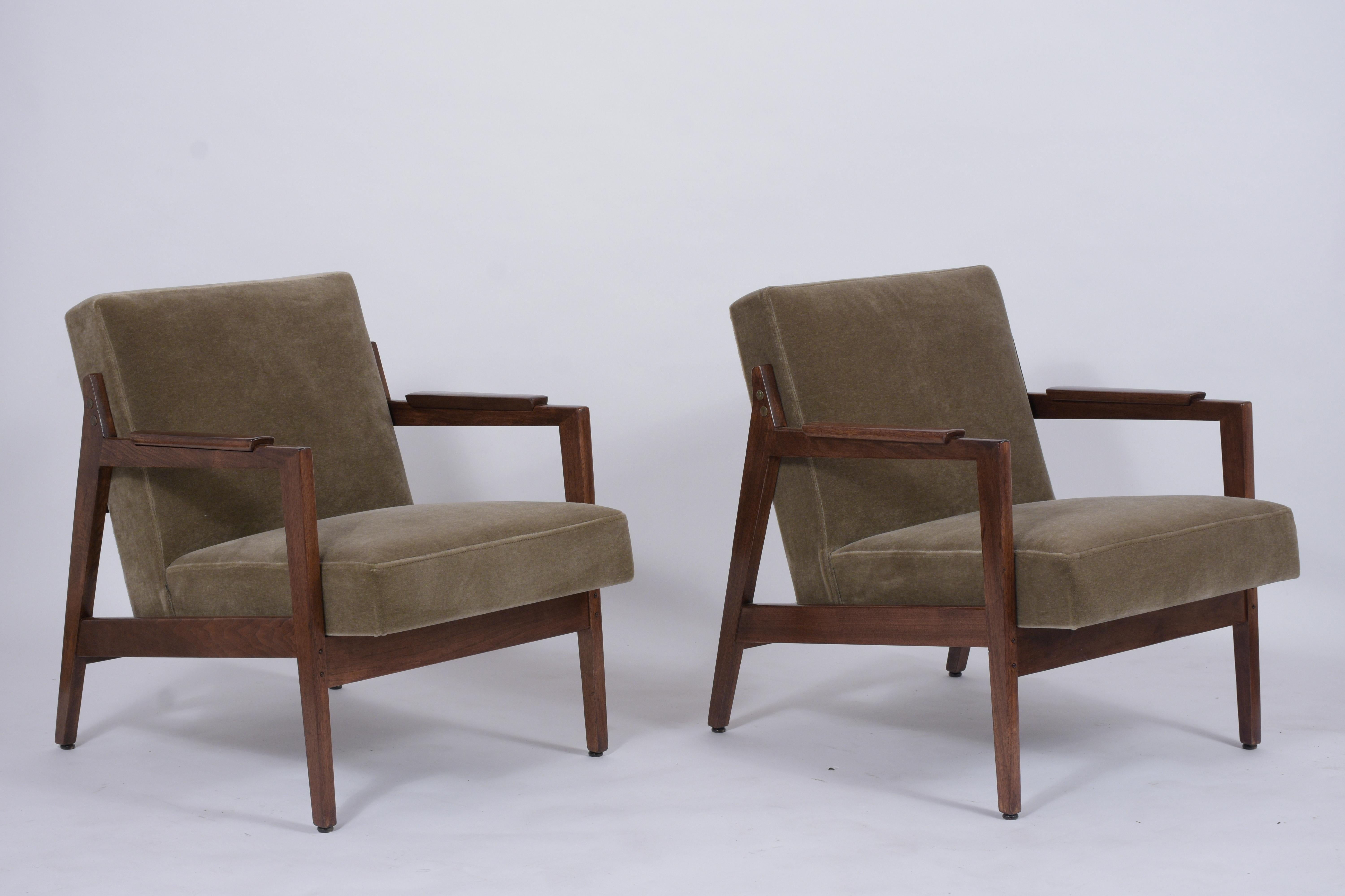 American 1960's Pair of Mid-Century Modern Walnut Lounge Chairs