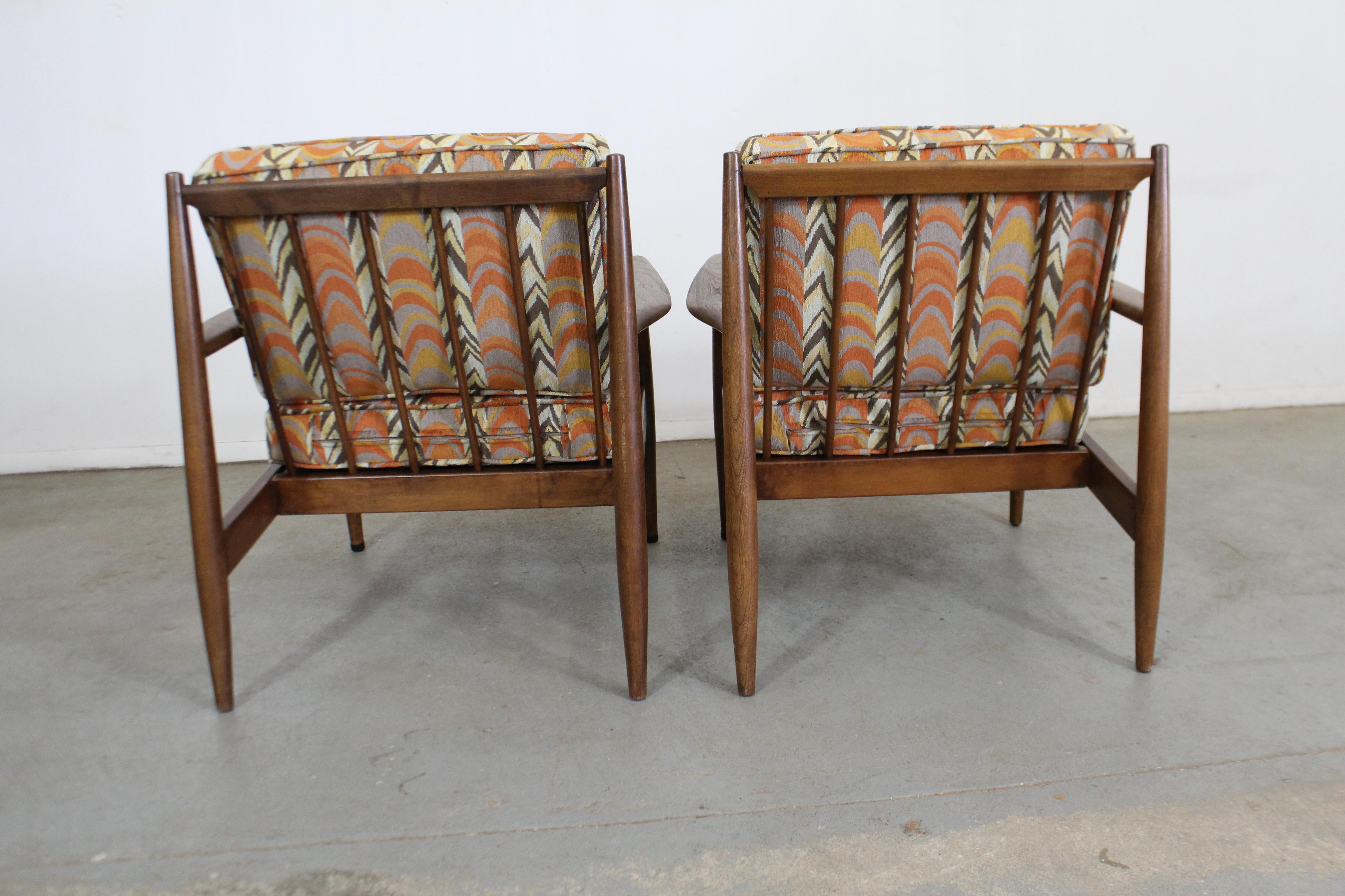20th Century Pair of Mid-Century Modern Walnut Lounge Chairs
