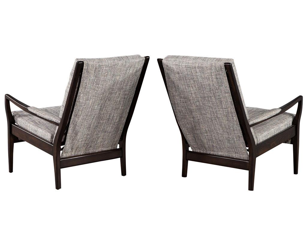 Pair of Mid-Century Modern Walnut Lounge Chairs For Sale 2
