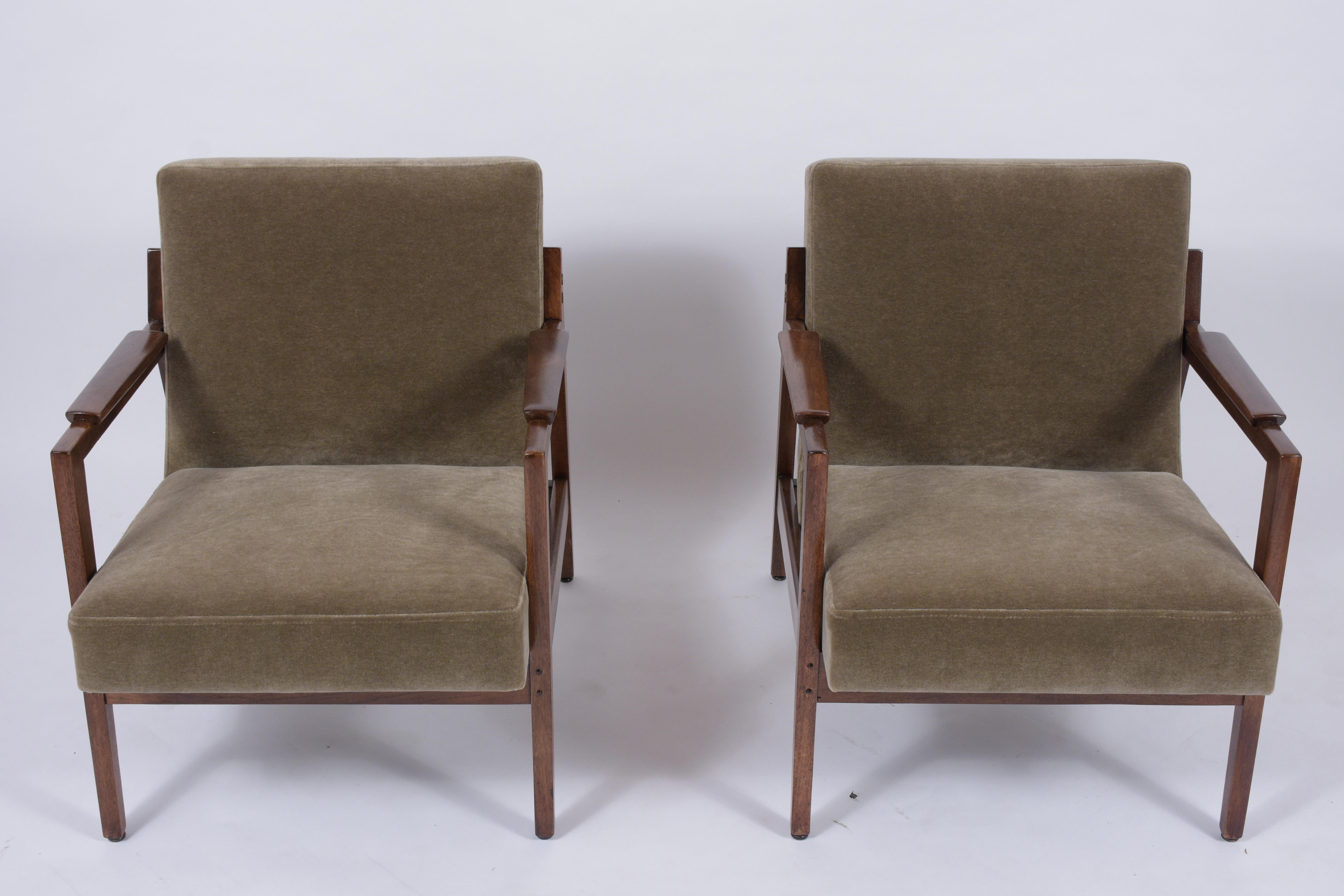 1960's Pair of Mid-Century Modern Walnut Lounge Chairs 1