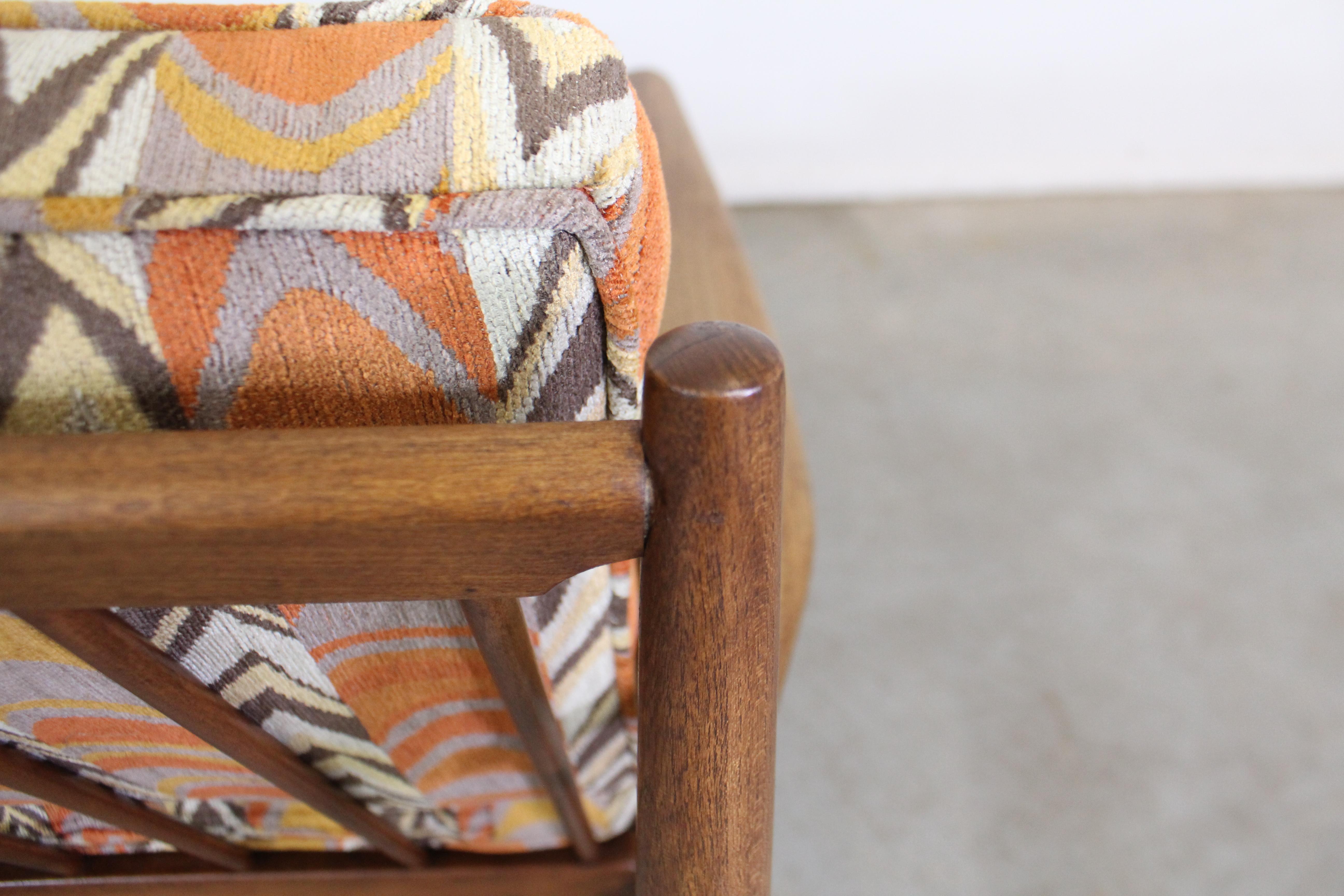 Pair of Mid-Century Modern Walnut Lounge Chairs 4