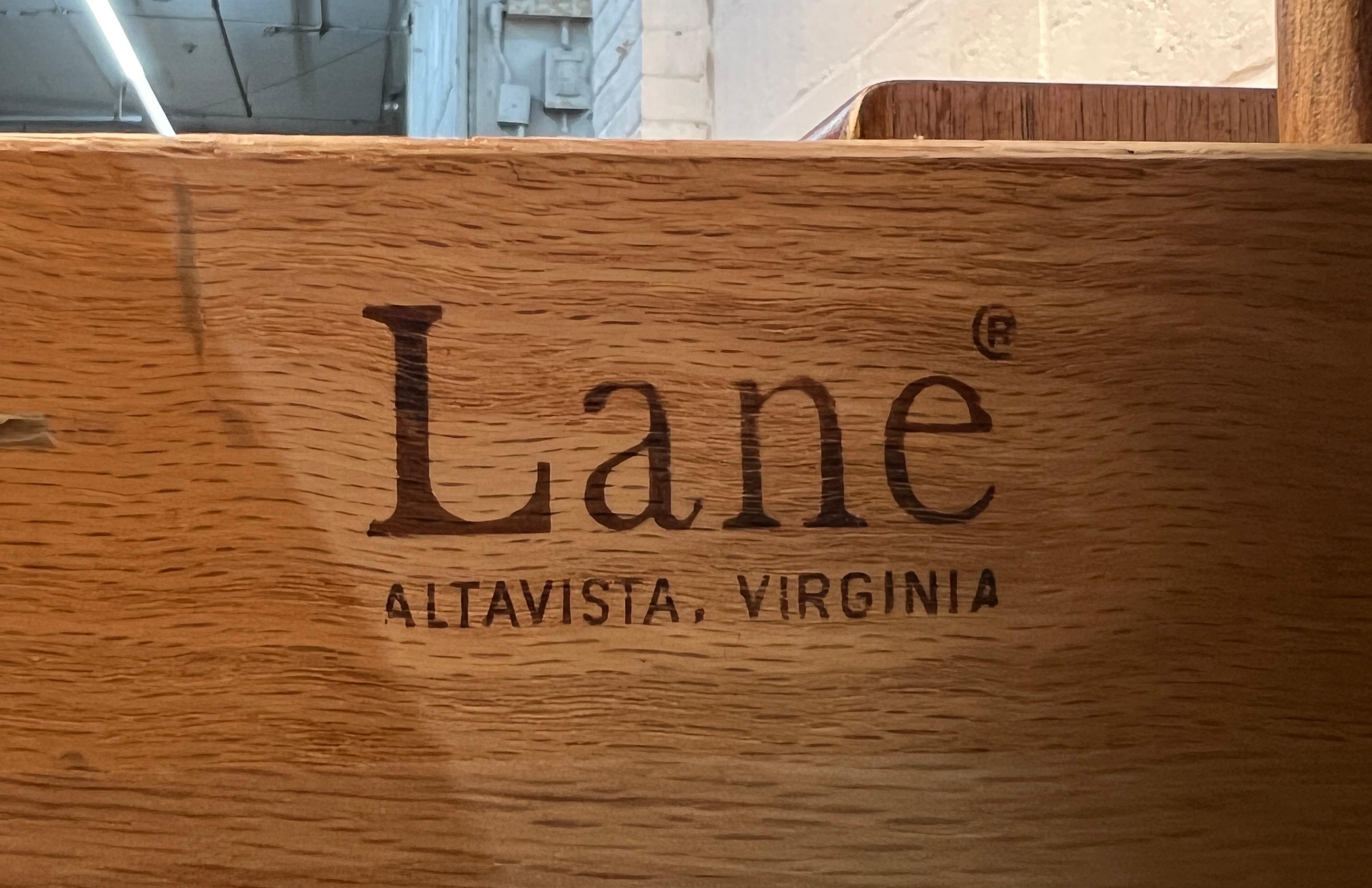 Paire de tables de nuit en noyer modernes du milieu du siècle par Lane Furniture en vente 4