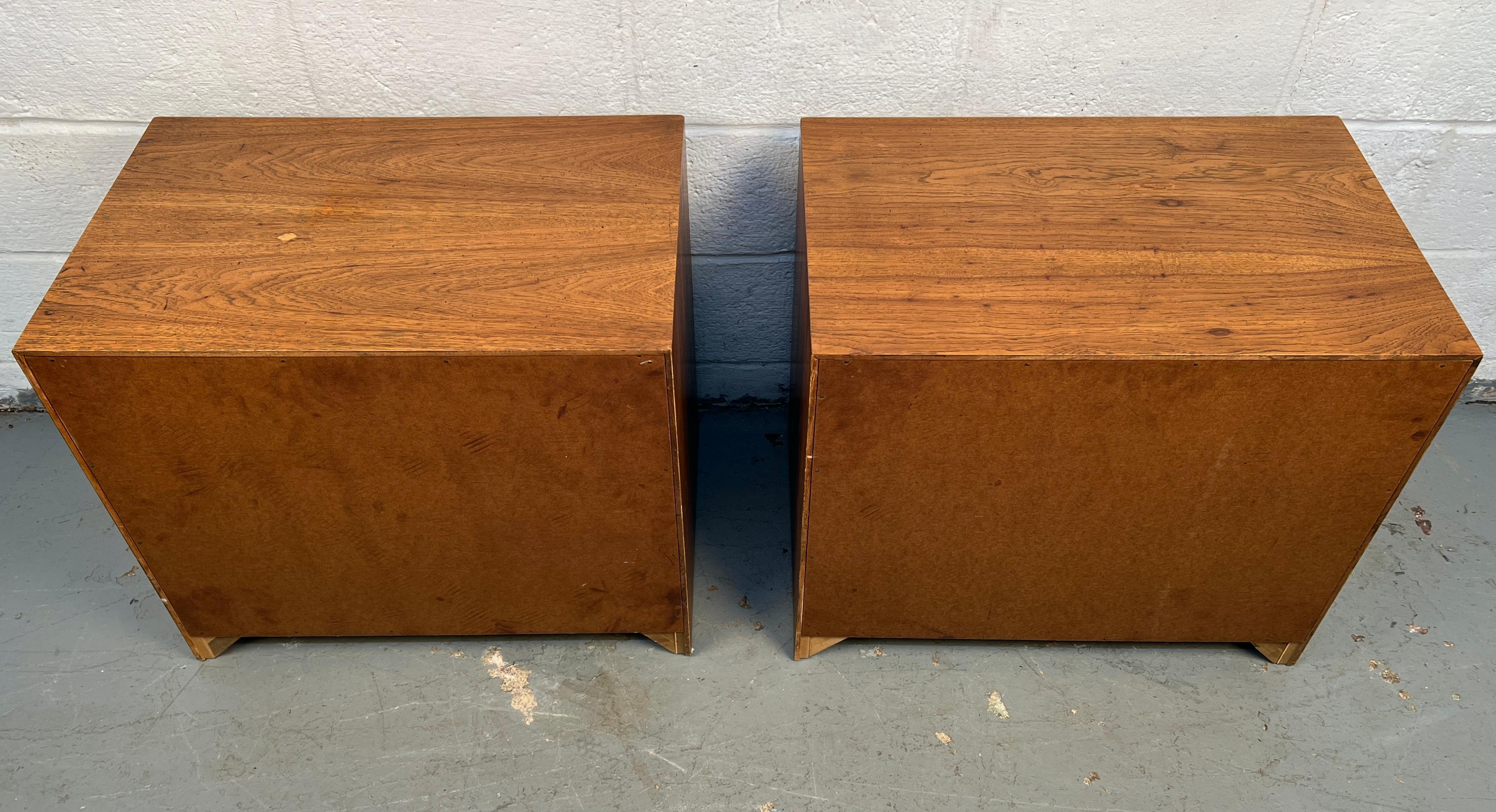 Paire de tables de nuit en noyer modernes du milieu du siècle par Lane Furniture en vente 6