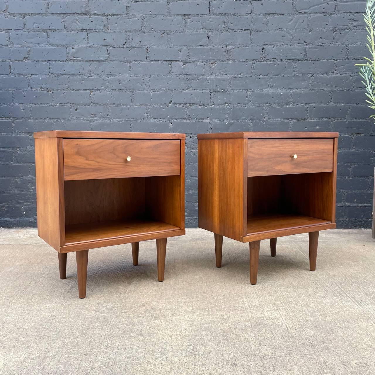 Newly Refinished - Pair of Mid-Century Modern Walnut Night Stands

With over 15 years of experience, our workshop has followed a careful process of restoration, showcasing our passion and creativity for vintage designs that can seamlessly be