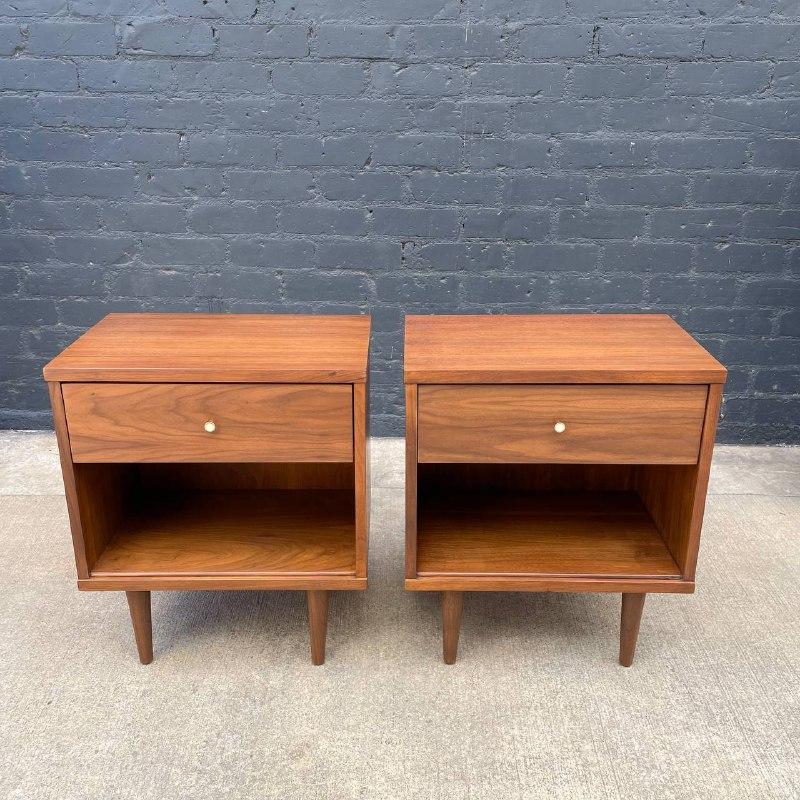 Mid-20th Century Newly Refinished - Pair of Mid-Century Modern Walnut Night Stands