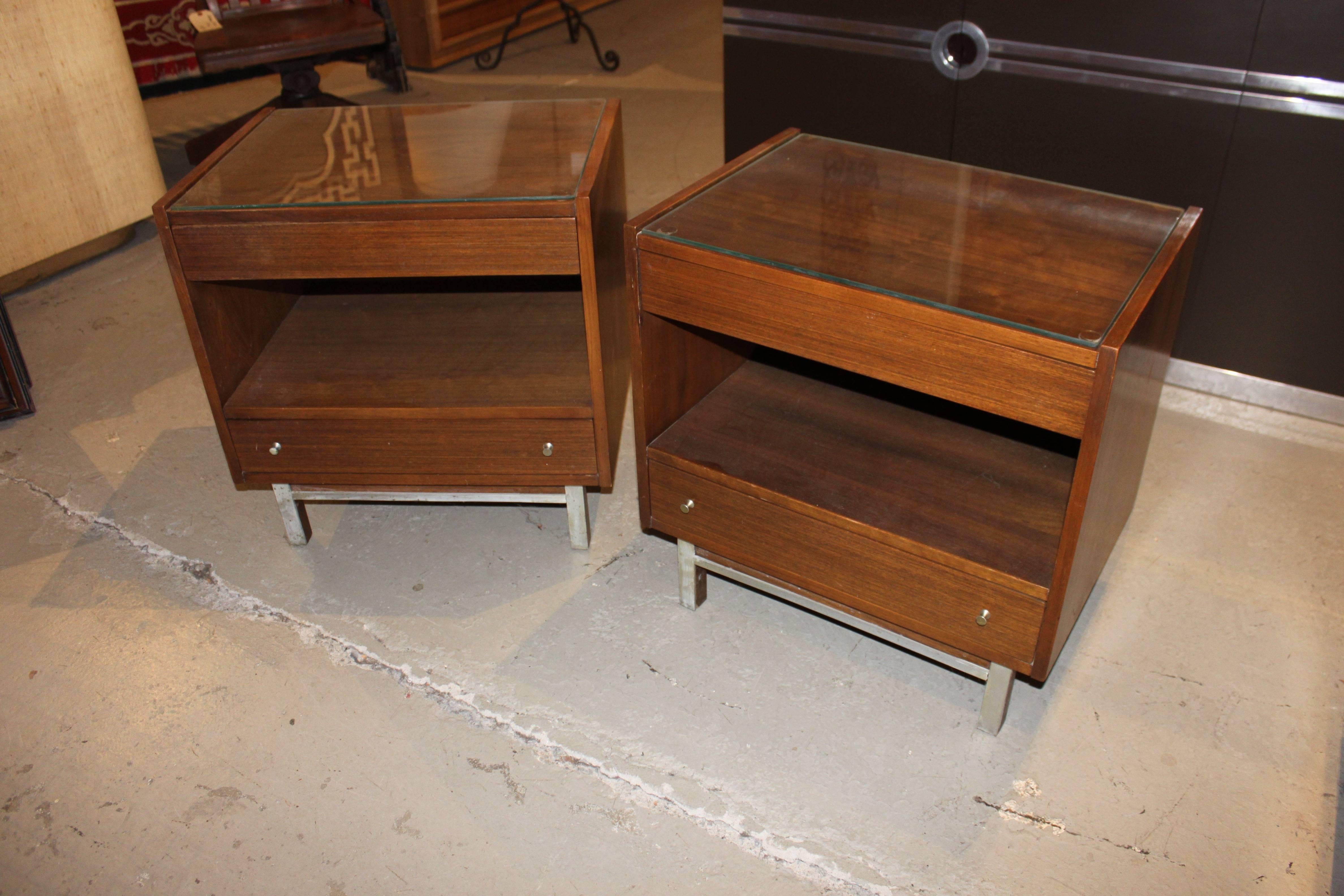 Nice pair of Mid-Century Modern nightstands by American of Martinsville. In good vintage condition. Come with glass top that was made by the prior owner.