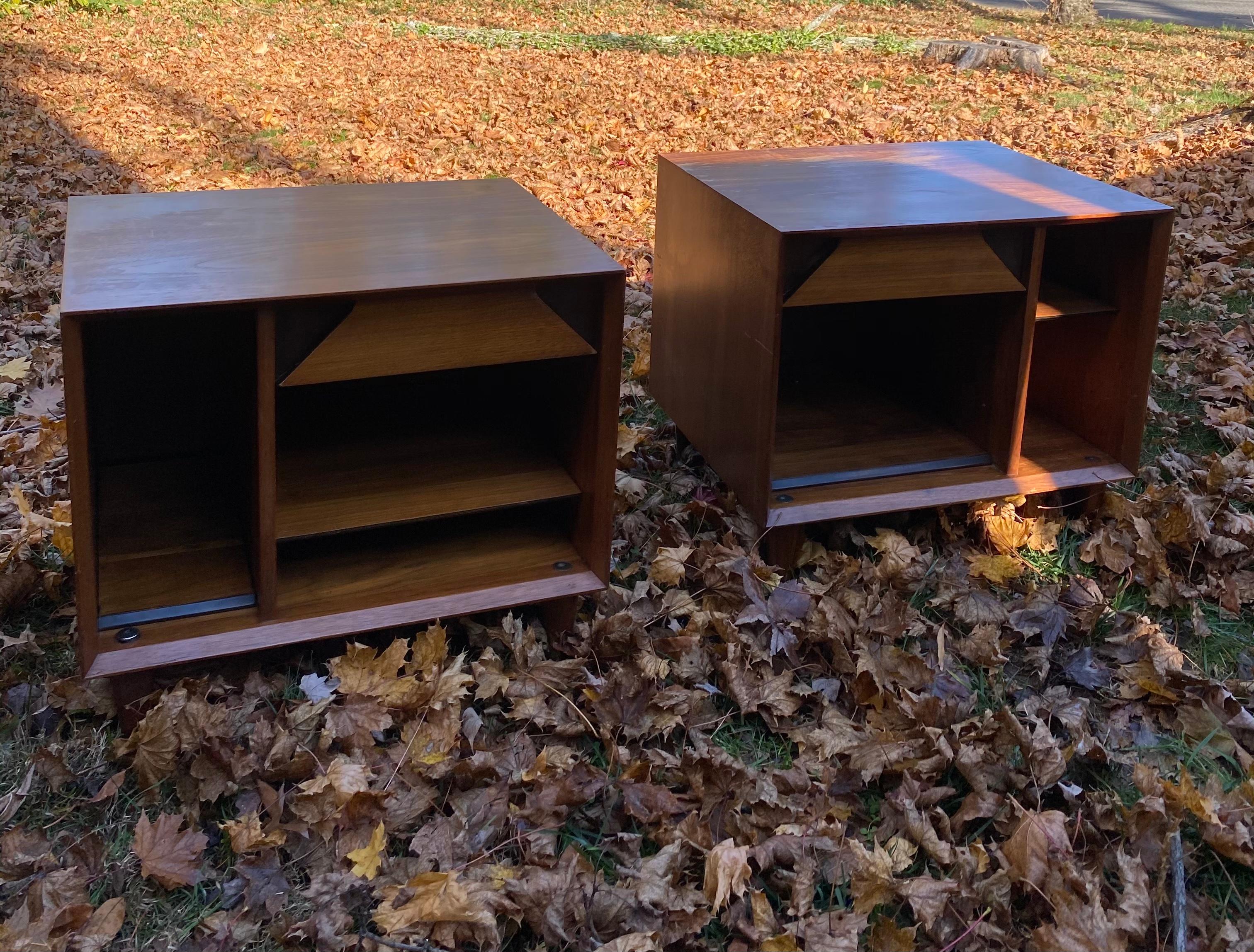 Pair of Mid-Century Modern Walnut Nightstands by Marc Berge for Grosfeld House For Sale 3