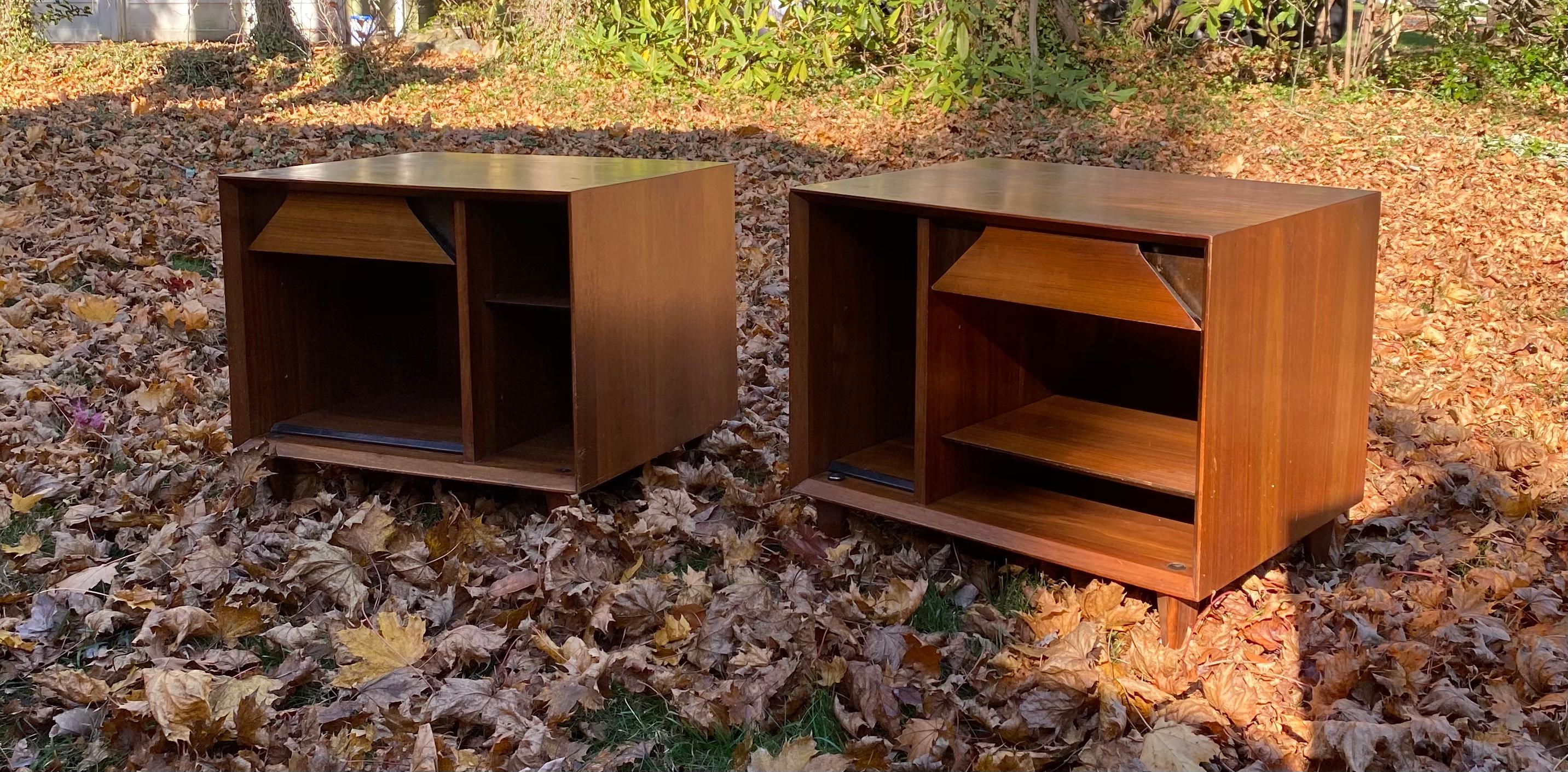 Pair of Mid-Century Modern walnut nightstands by Marc Berge for Grosfeld House. Two nightstands, each with an open cubby with shelf and divider panel at bottom and drawer above. Custom-size clear glass tops included (not pictured). Clean modern