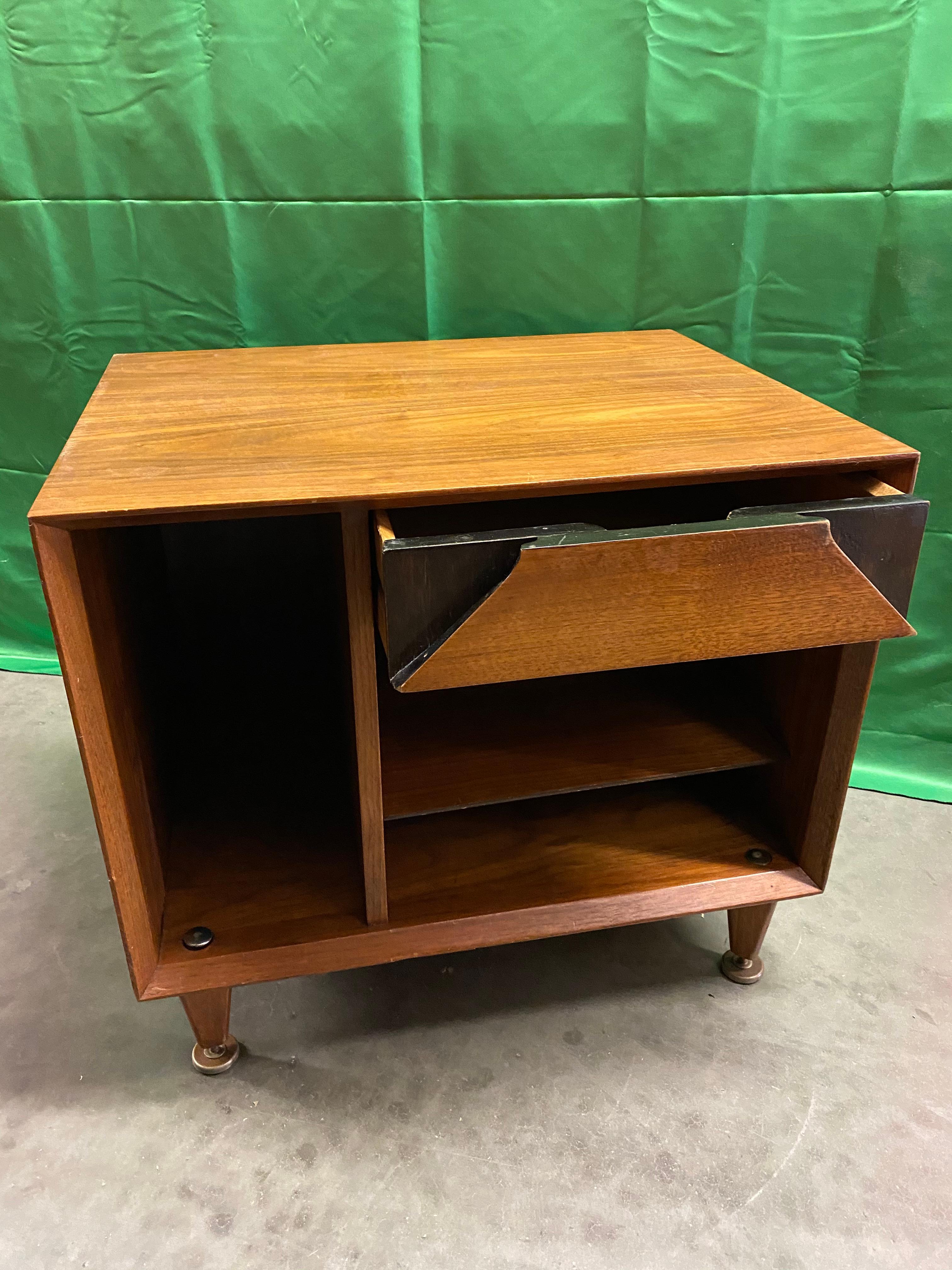 American Pair of Mid-Century Modern Walnut Nightstands by Marc Berge for Grosfeld House For Sale