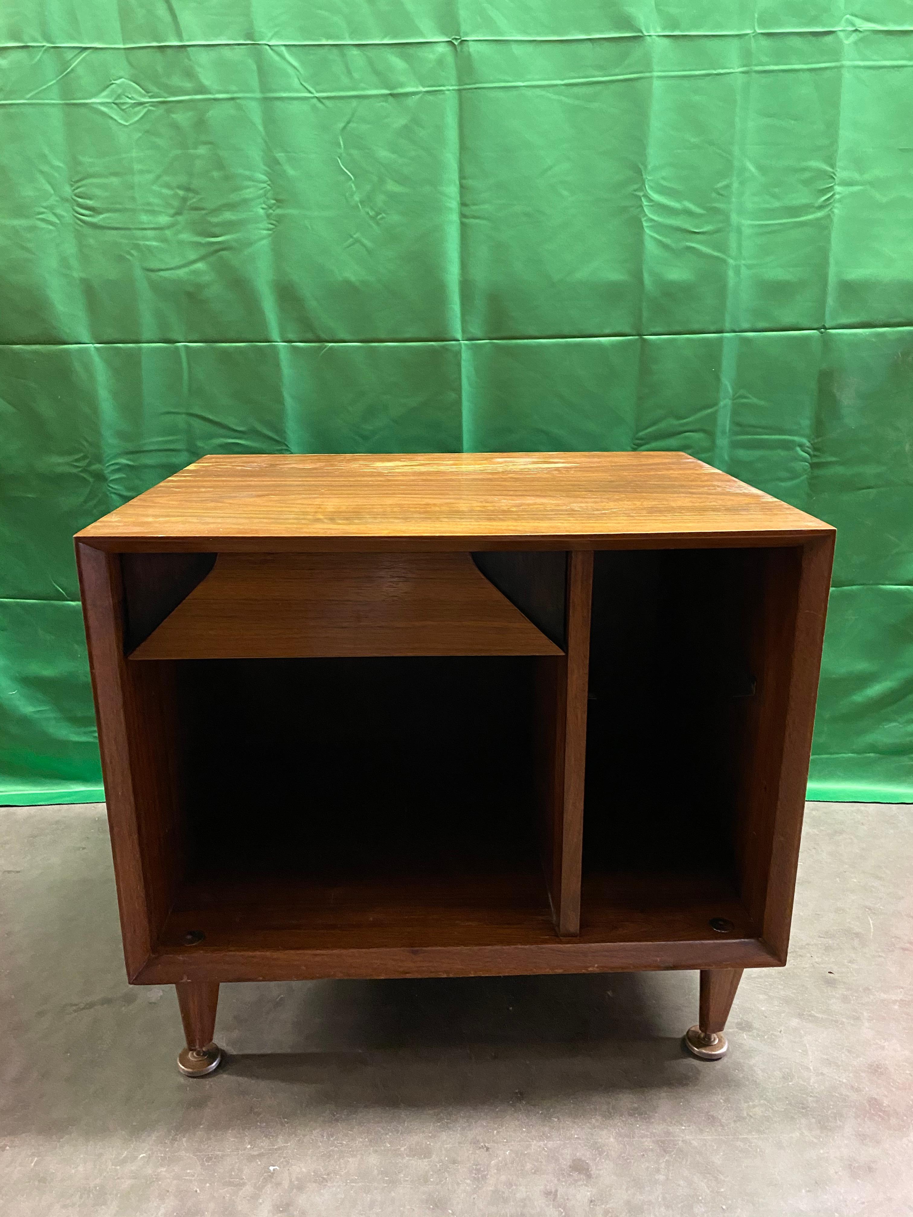 Woodwork Pair of Mid-Century Modern Walnut Nightstands by Marc Berge for Grosfeld House For Sale