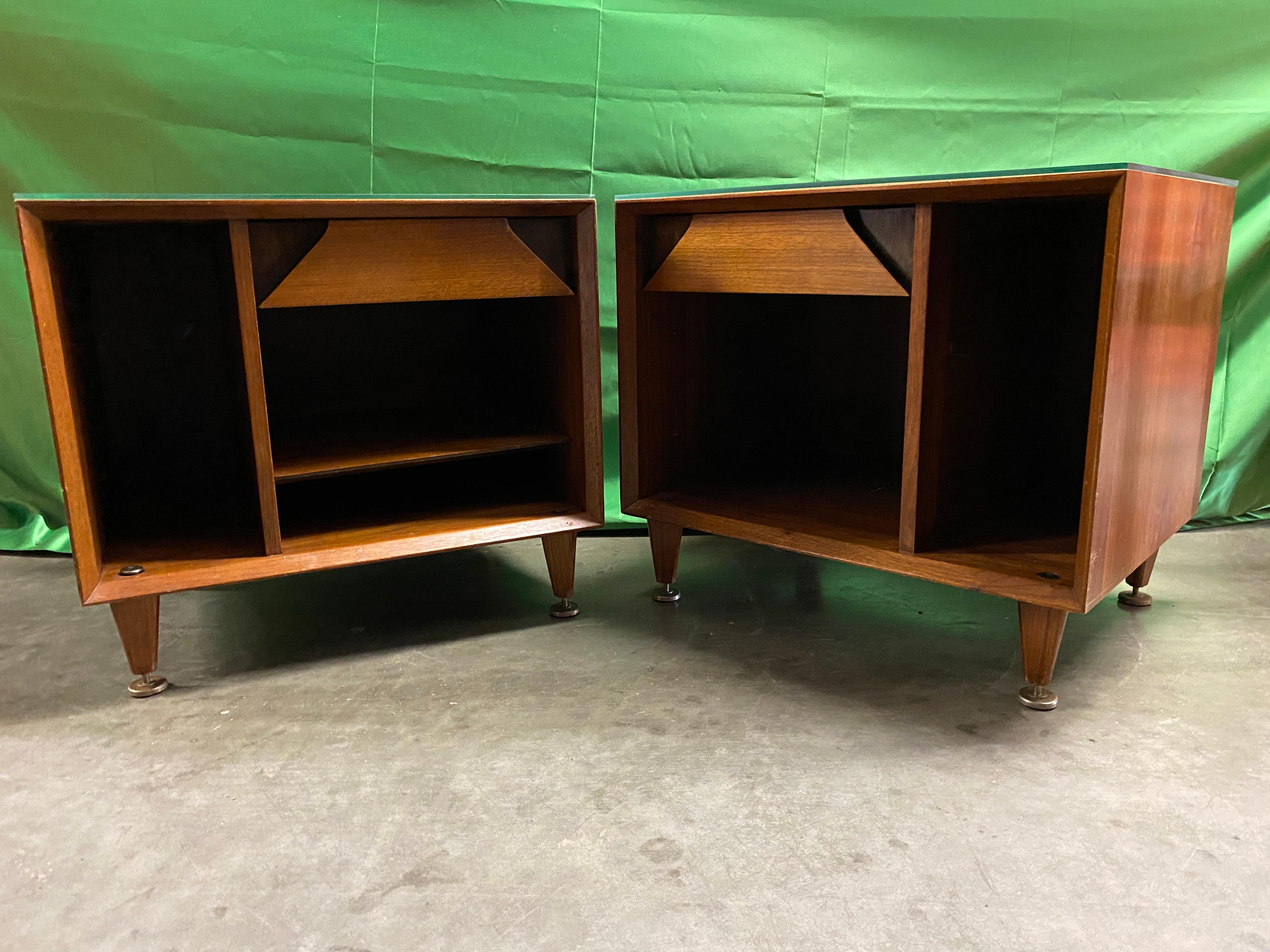 Pair of Mid-Century Modern Walnut Nightstands by Marc Berge for Grosfeld House For Sale 2