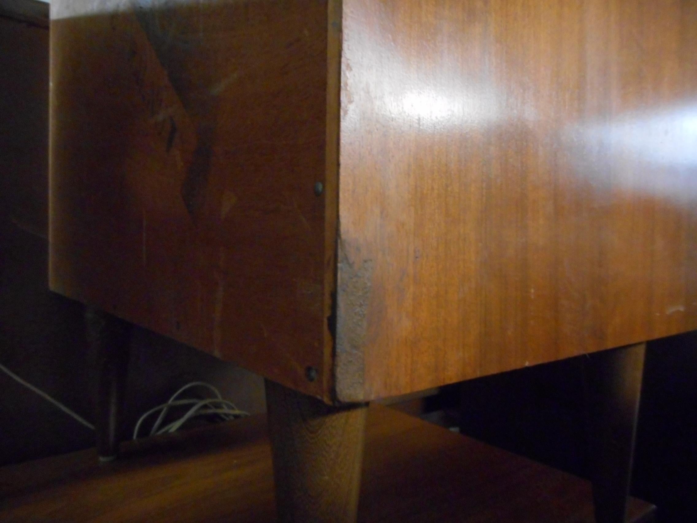 Pair of Mid-Century Modern Walnut Nightstands 7