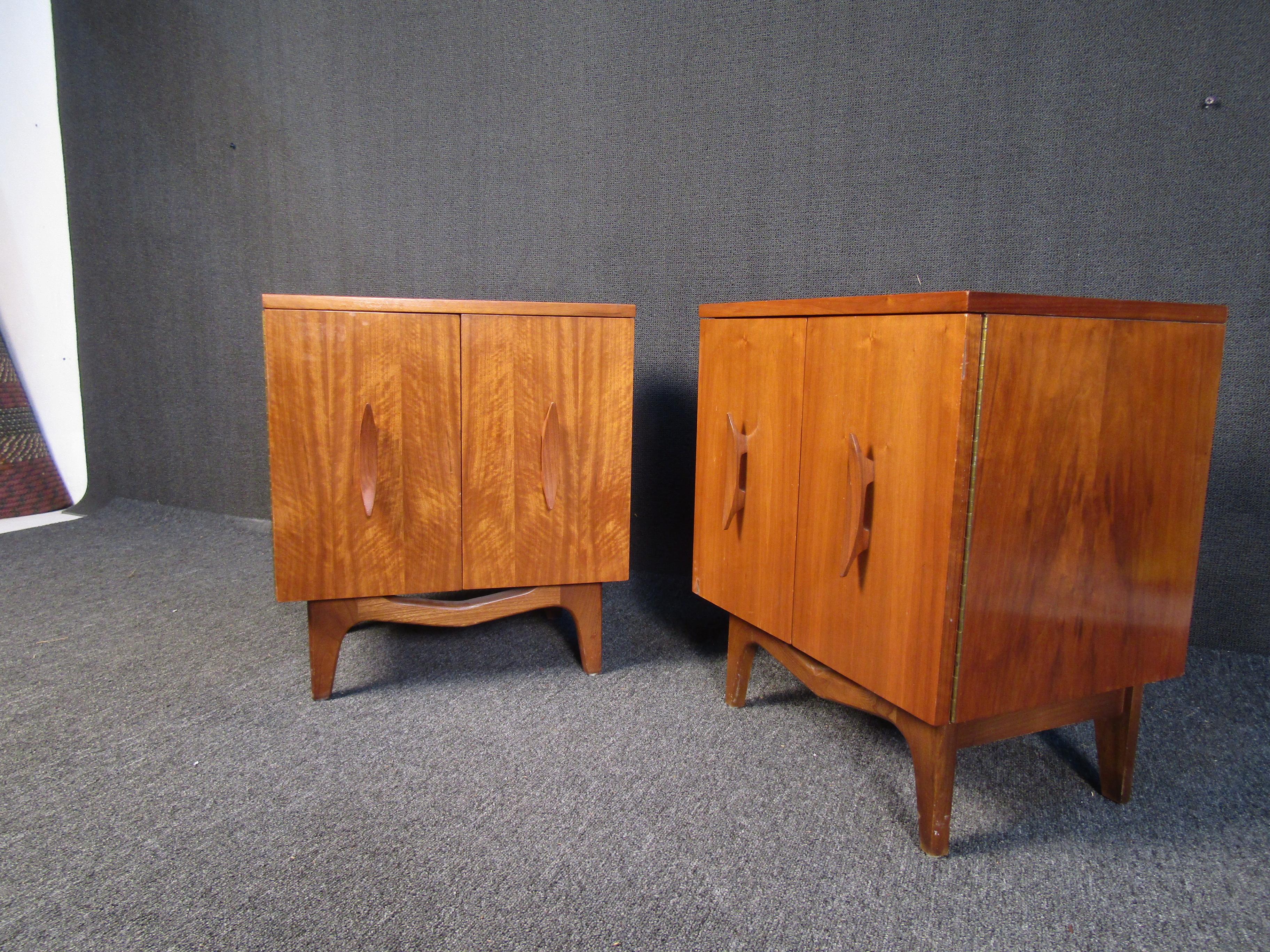 This pair of Mid-Century Modern nightstands feature a beautiful walnut woodgrain, simple and elegant design, and unique sculpted handles. With large interior compartments, these nightstands allow for ample storage while bringing Mid-Century Modern