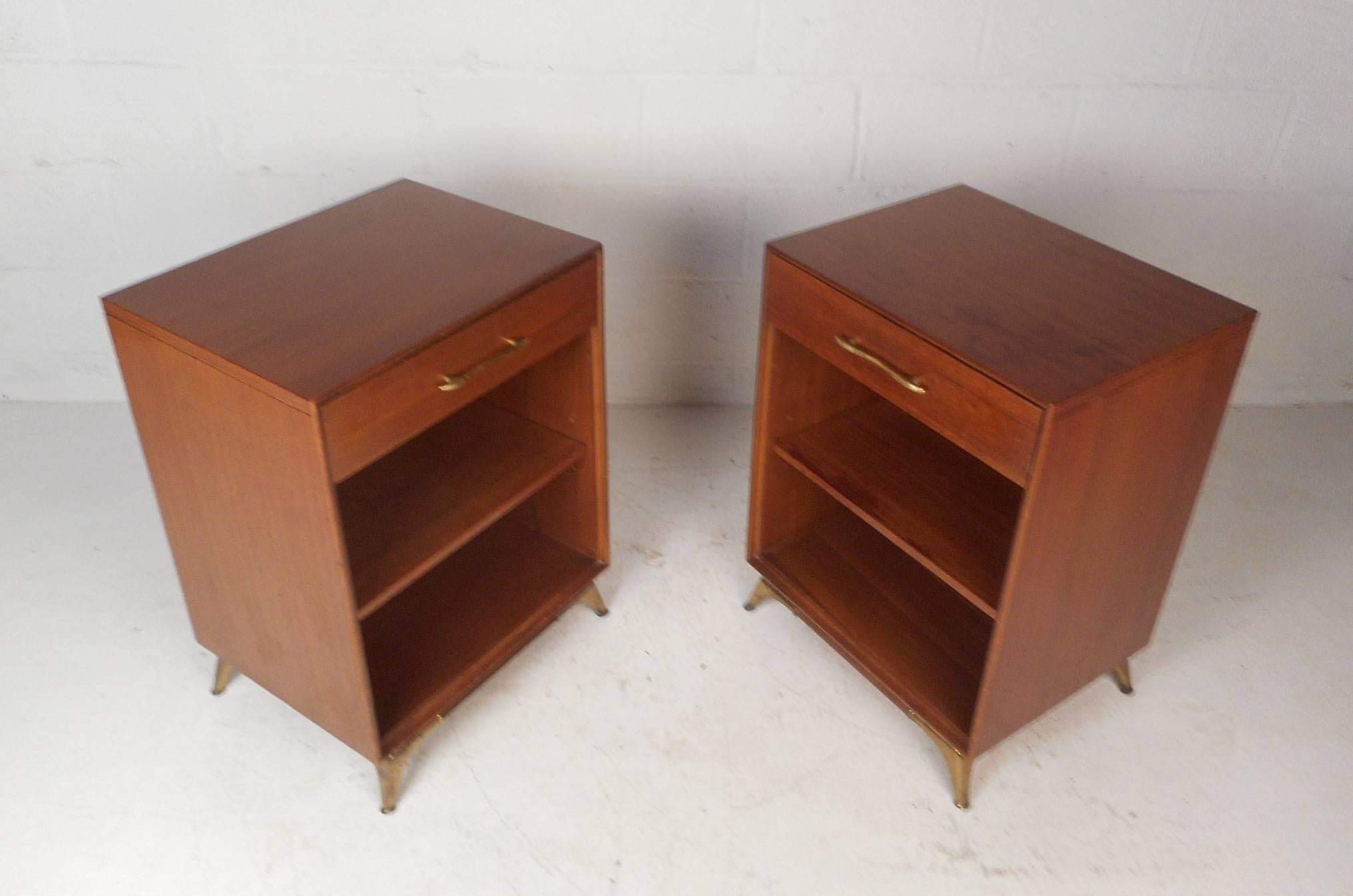 Pair of Mid-Century Modern Walnut Nightstands In Good Condition In Brooklyn, NY