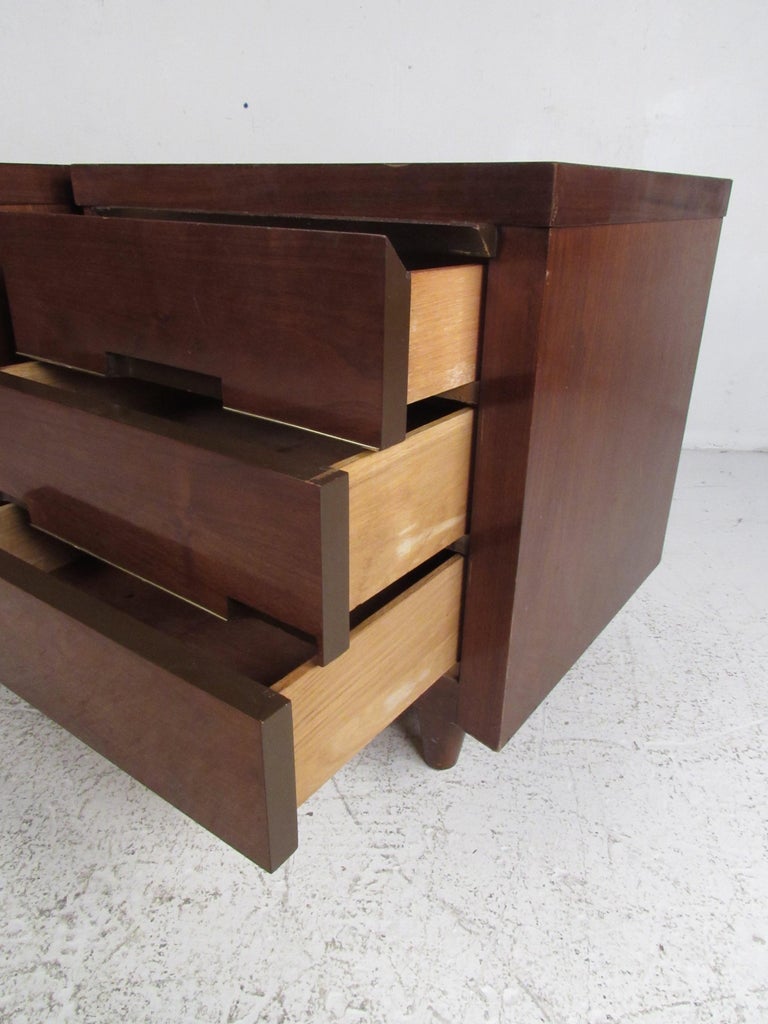Pair of MidCentury Modern Walnut Nightstands For Sale at 1stDibs