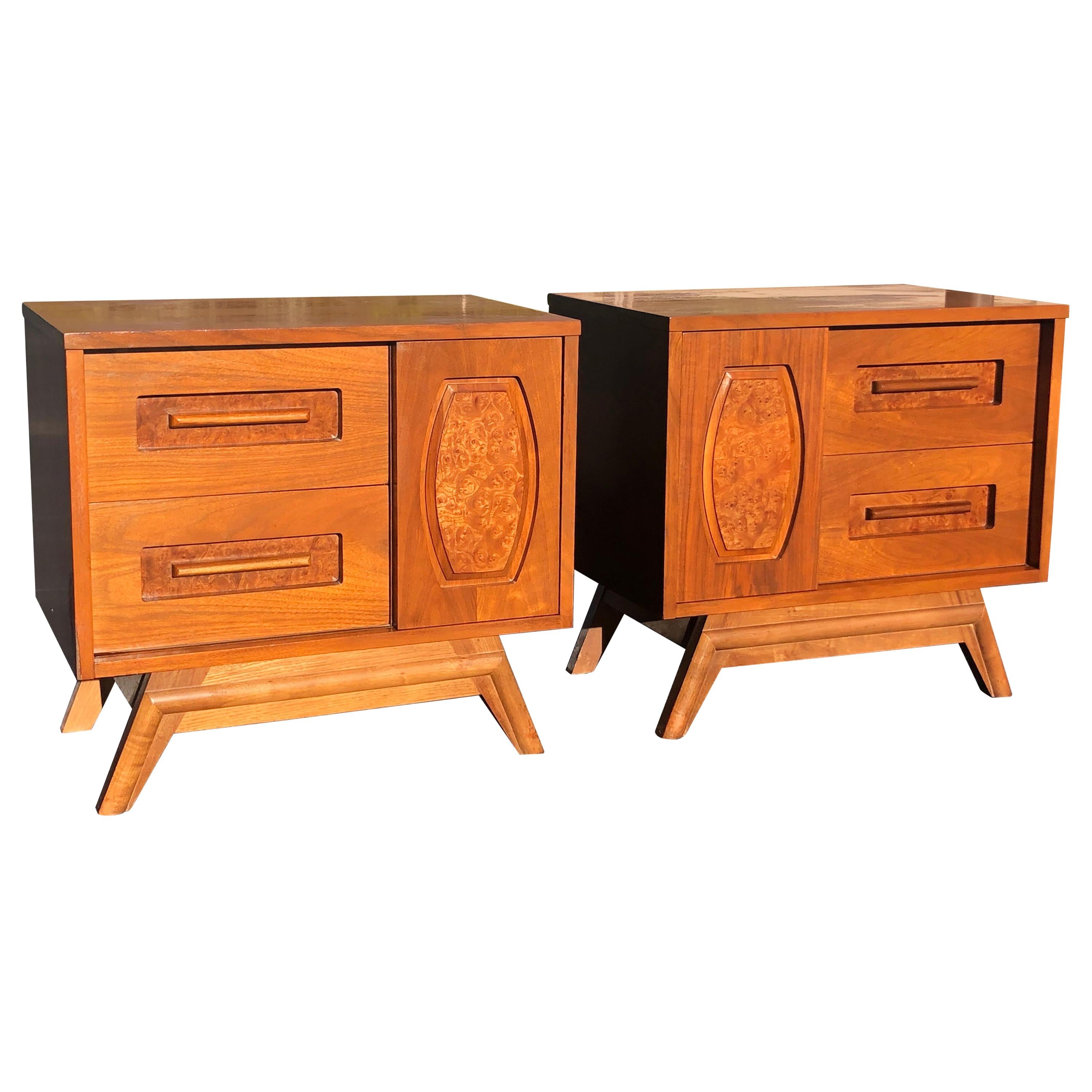 Mid Century Modern Walnut Nightstands Pair of Mid century modern nightstand