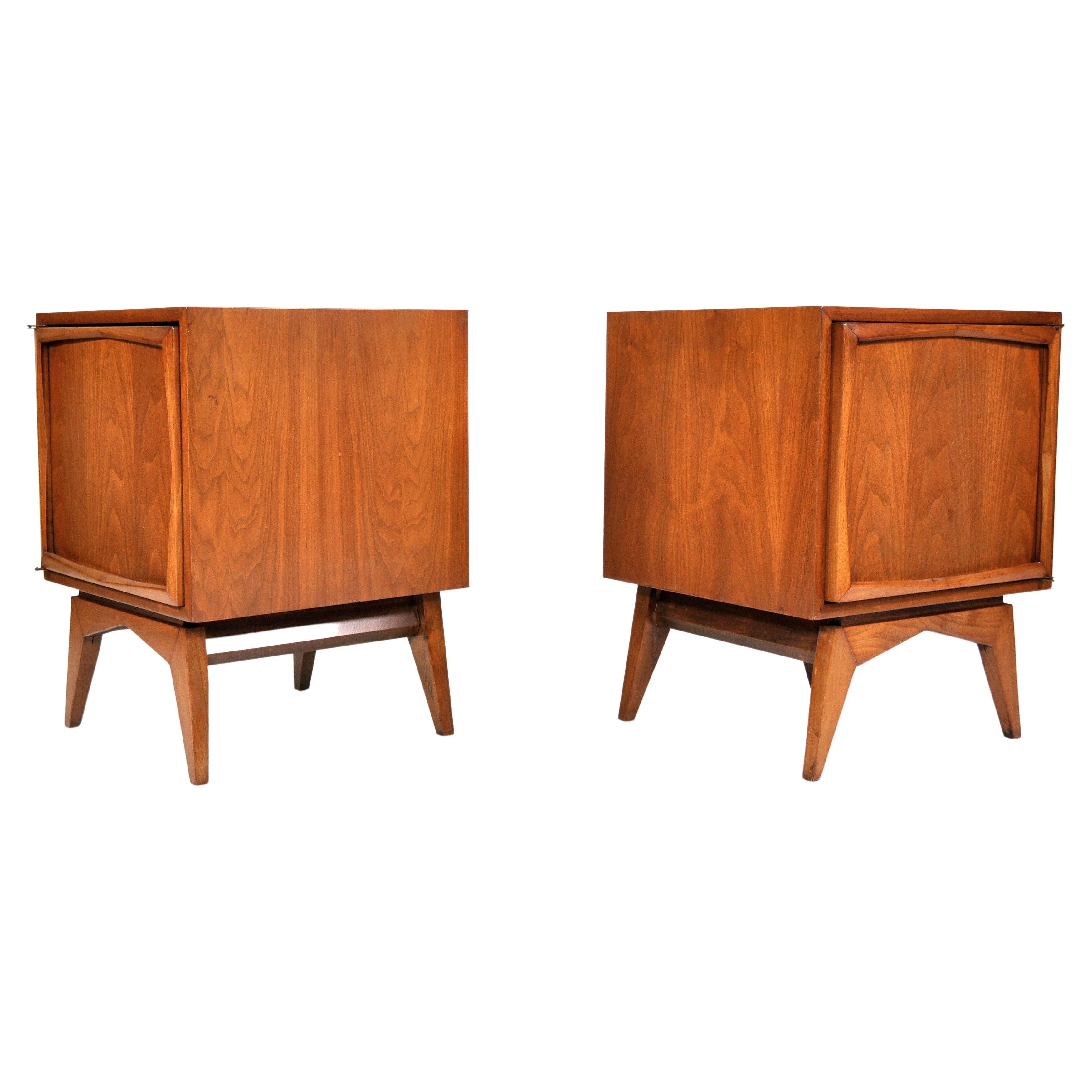 Mid-Century Modern Walnut Nightstands or Side Tables 3