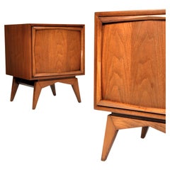 Pair of Mid-Century Modern Walnut Nightstands or Side Tables, 1950s
