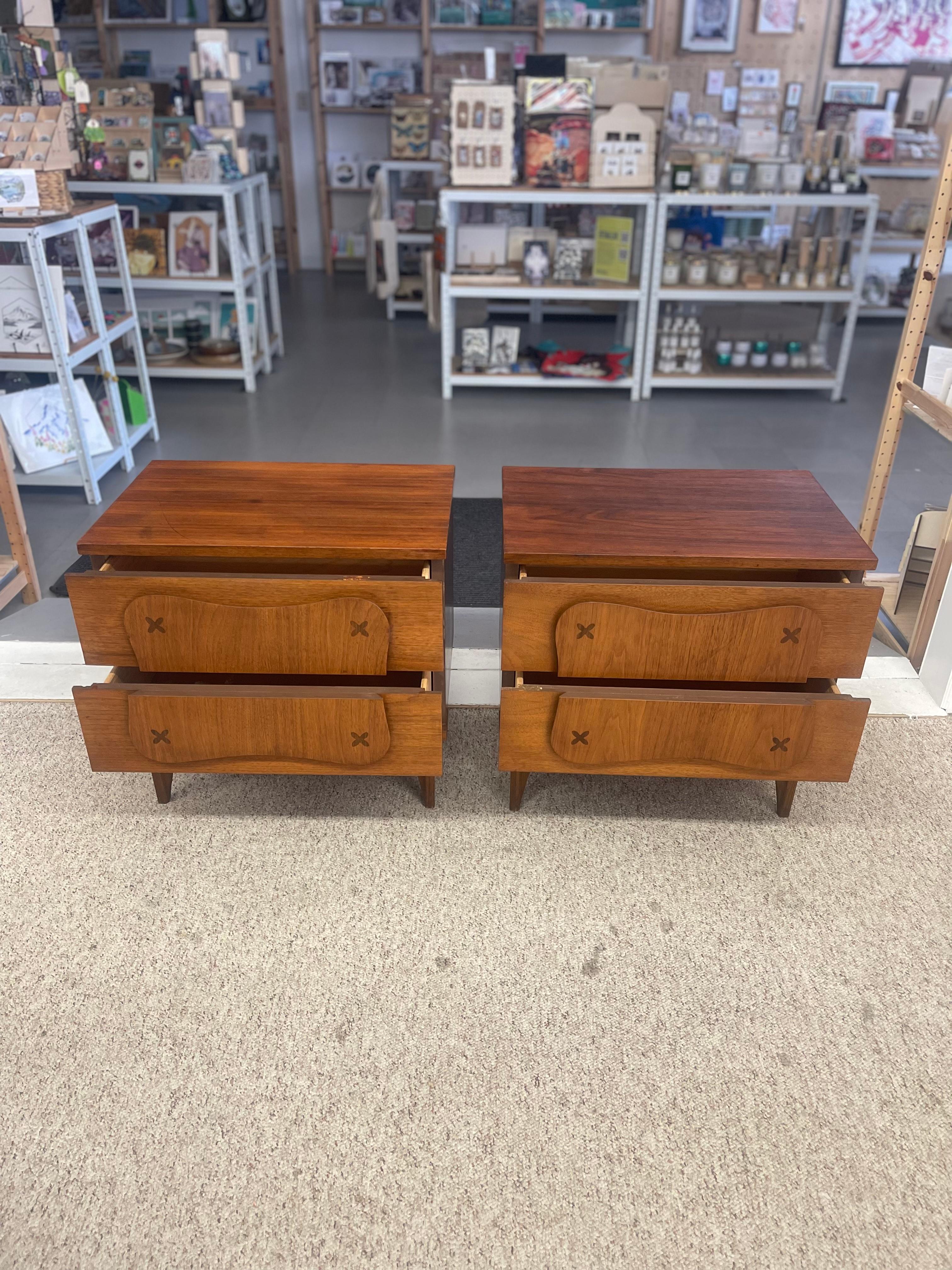 Pair of Mid-Century Modern Walnut Nightstands with Sculpted Fronts For Sale 6