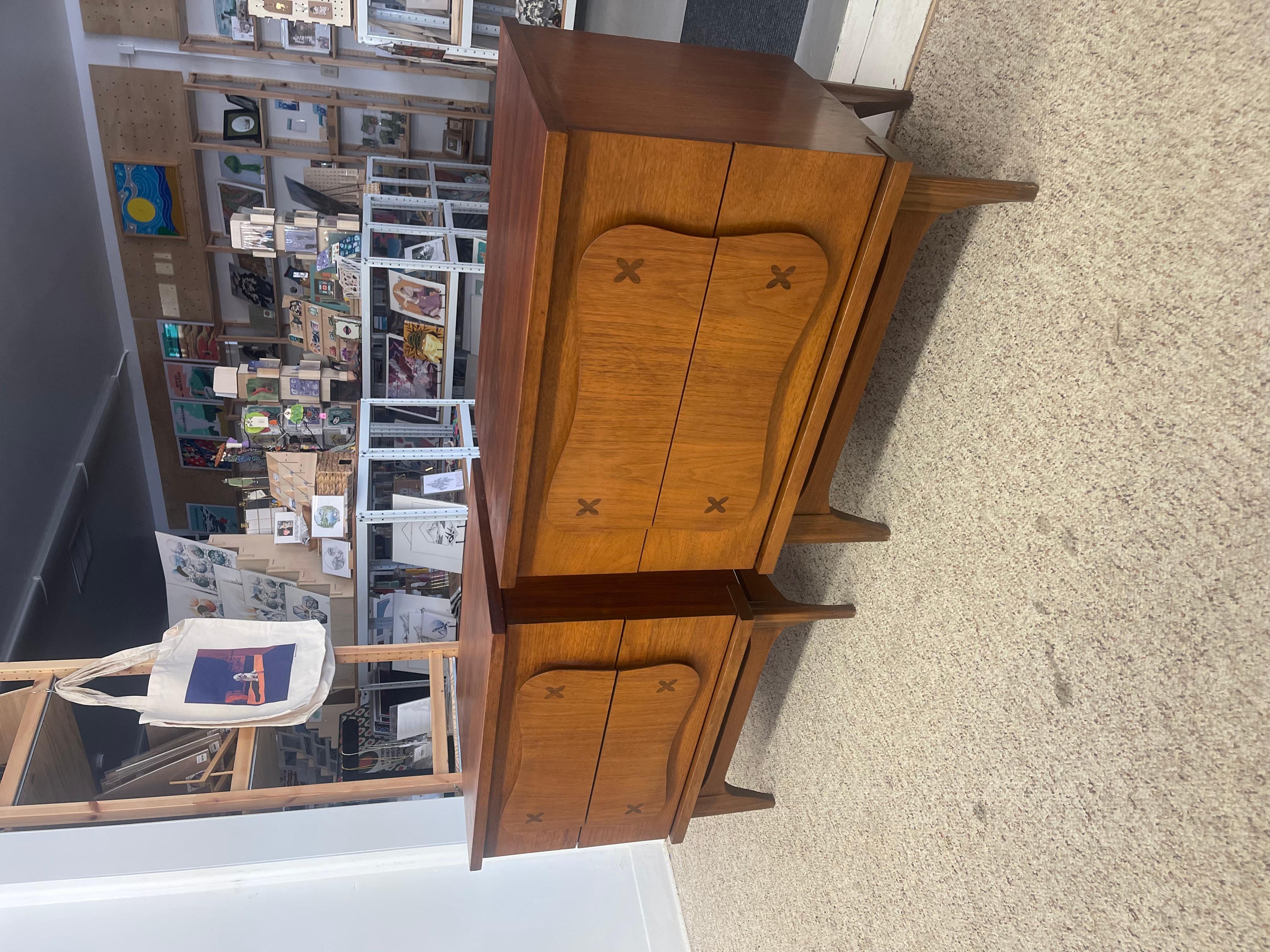 Pair of Mid-Century Modern Walnut Nightstands with Sculpted Fronts For Sale 1