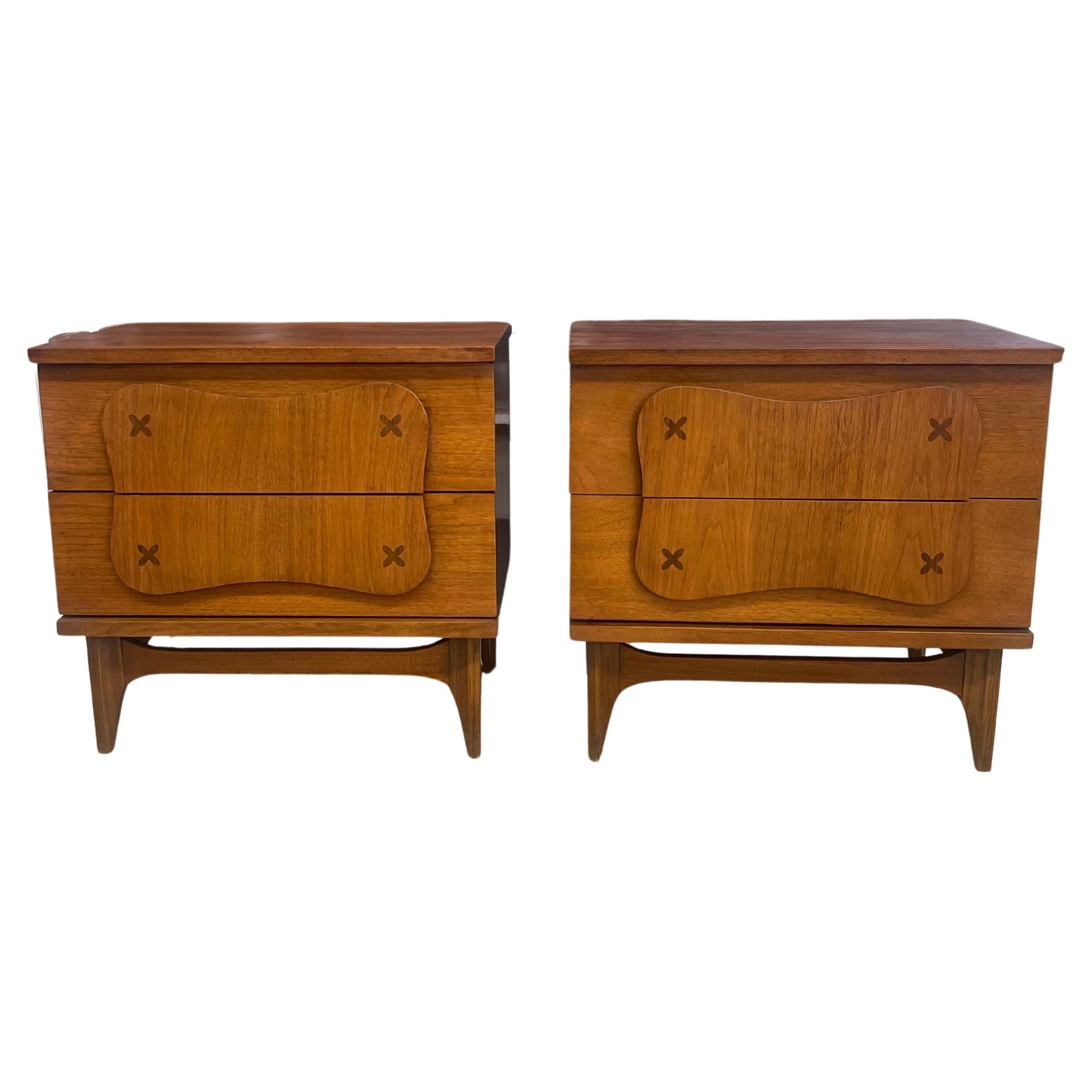 Pair of Mid-Century Modern Walnut Nightstands with Sculpted Fronts For Sale