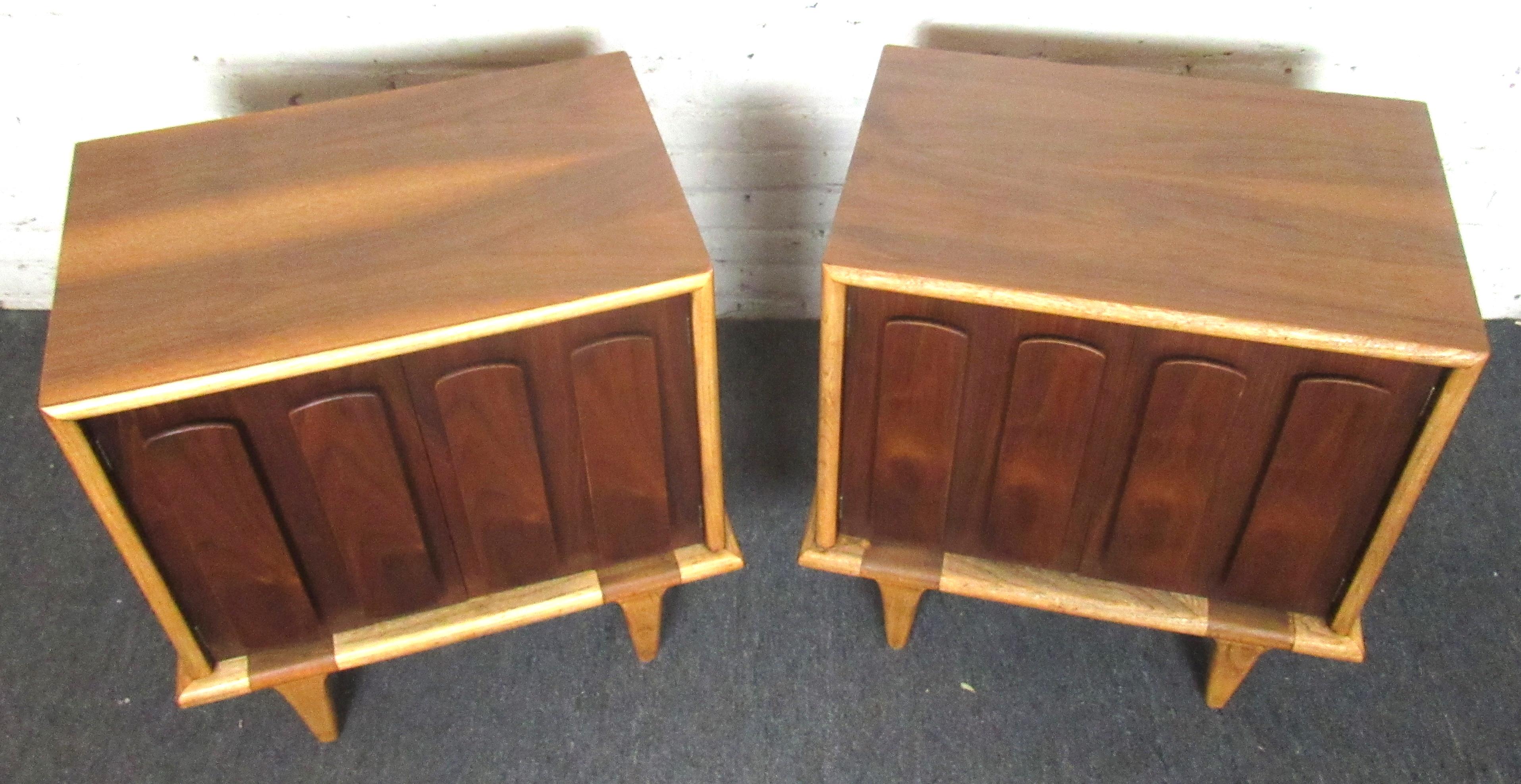 Mid-20th Century Pair of Mid-Century Modern Walnut & Oak Nightstands by American of Martinsville