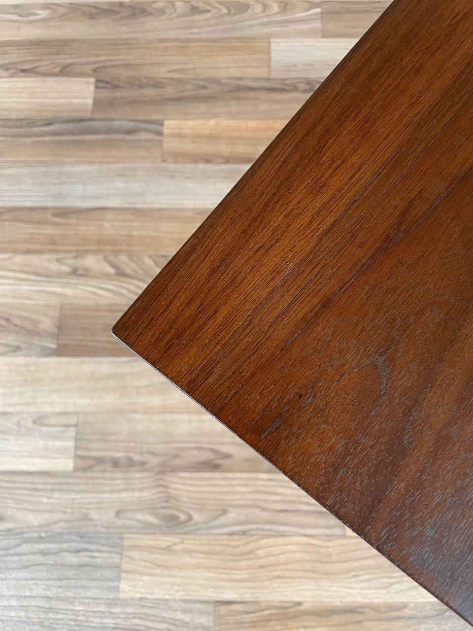 Newly Refinished - Pair of Mid-Century Modern Walnut Pedestal Cube Side Tables For Sale 5