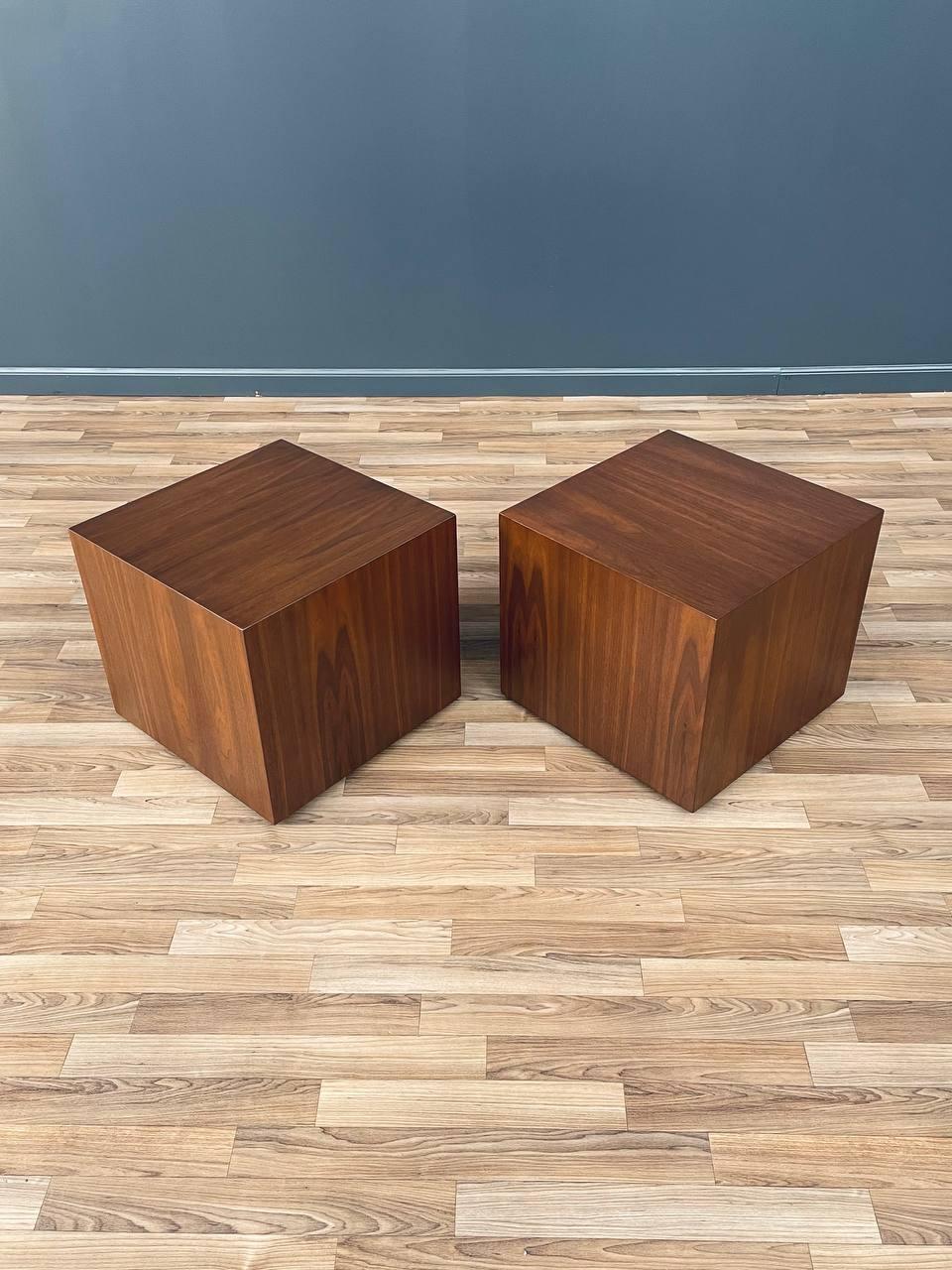 American Newly Refinished - Pair of Mid-Century Modern Walnut Pedestal Cube Side Tables For Sale