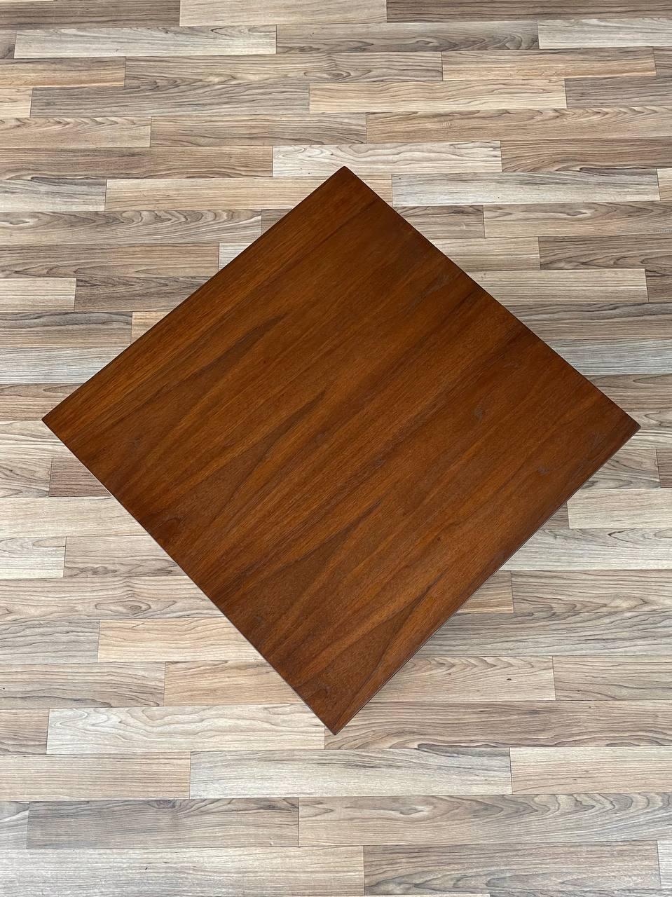 Pair of Mid-Century Modern Walnut Pedestal Cube Side Tables For Sale 3