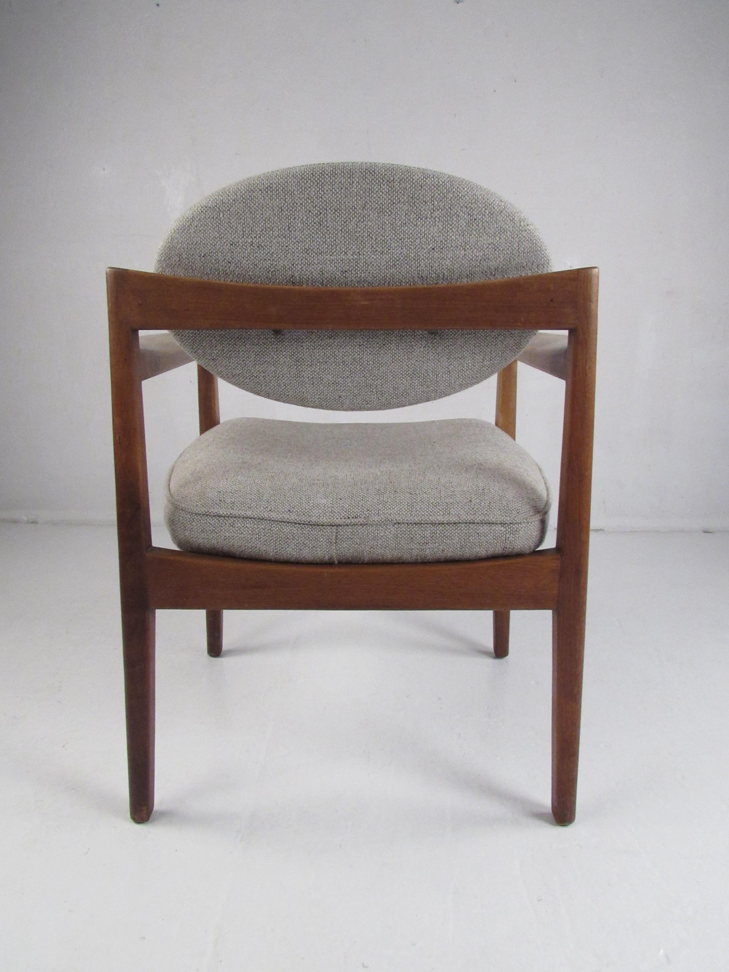 Pair of Vintage Jens Risom Oval Back Walnut Chairs 1