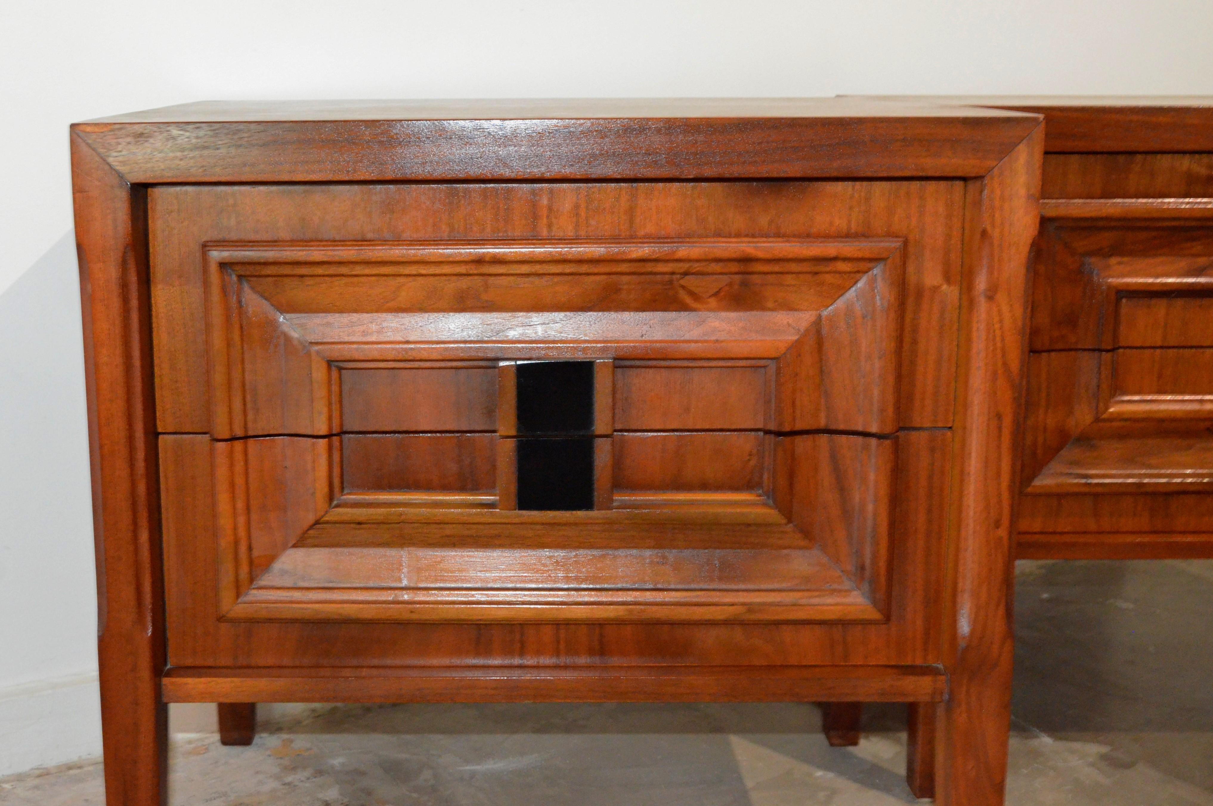 Pair Mid-Century Modern Walnut Veneer and Burl Wood Bedside Nightstands /Tables For Sale 7