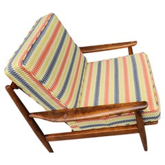 Coppia di sedie in stile Mid-Century Modern in noce con cuscini in tessuto Knoll su telai Baumritter